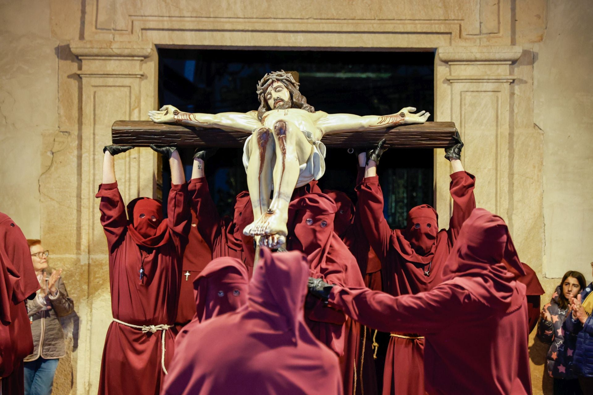 El traslado del Cristo de la Misericordia, en imágenes