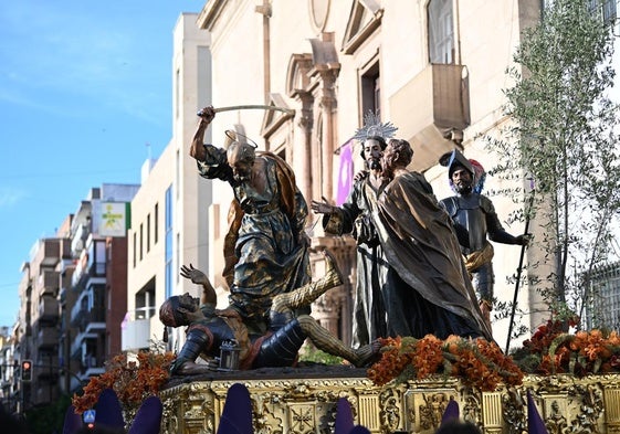 El paso de El Prendimiento, a su salida de la Iglesia de Jesús de Murcia, este viernes por la mañana.