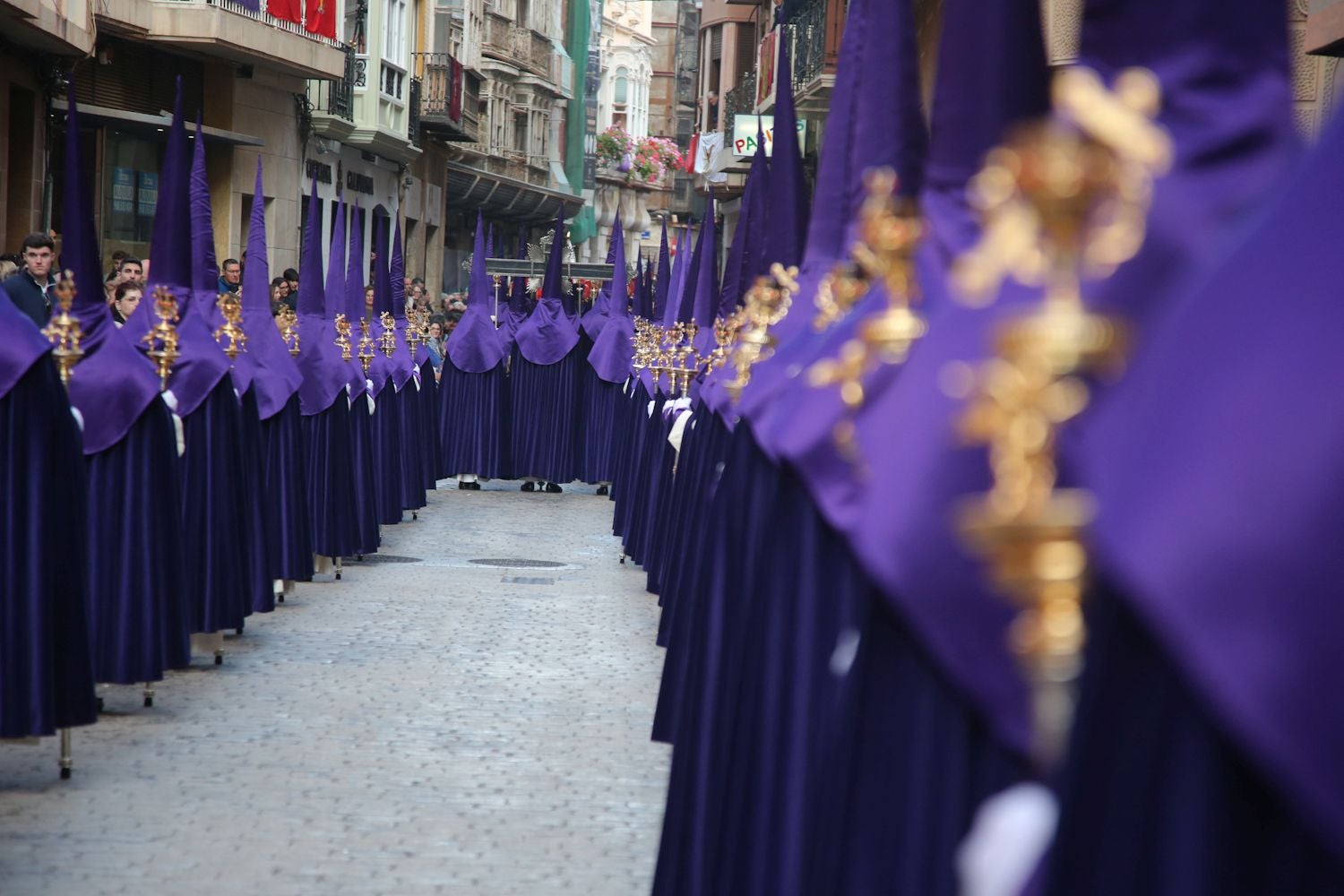 La procesión del Santo Entierro en Cartagena, en imágenes