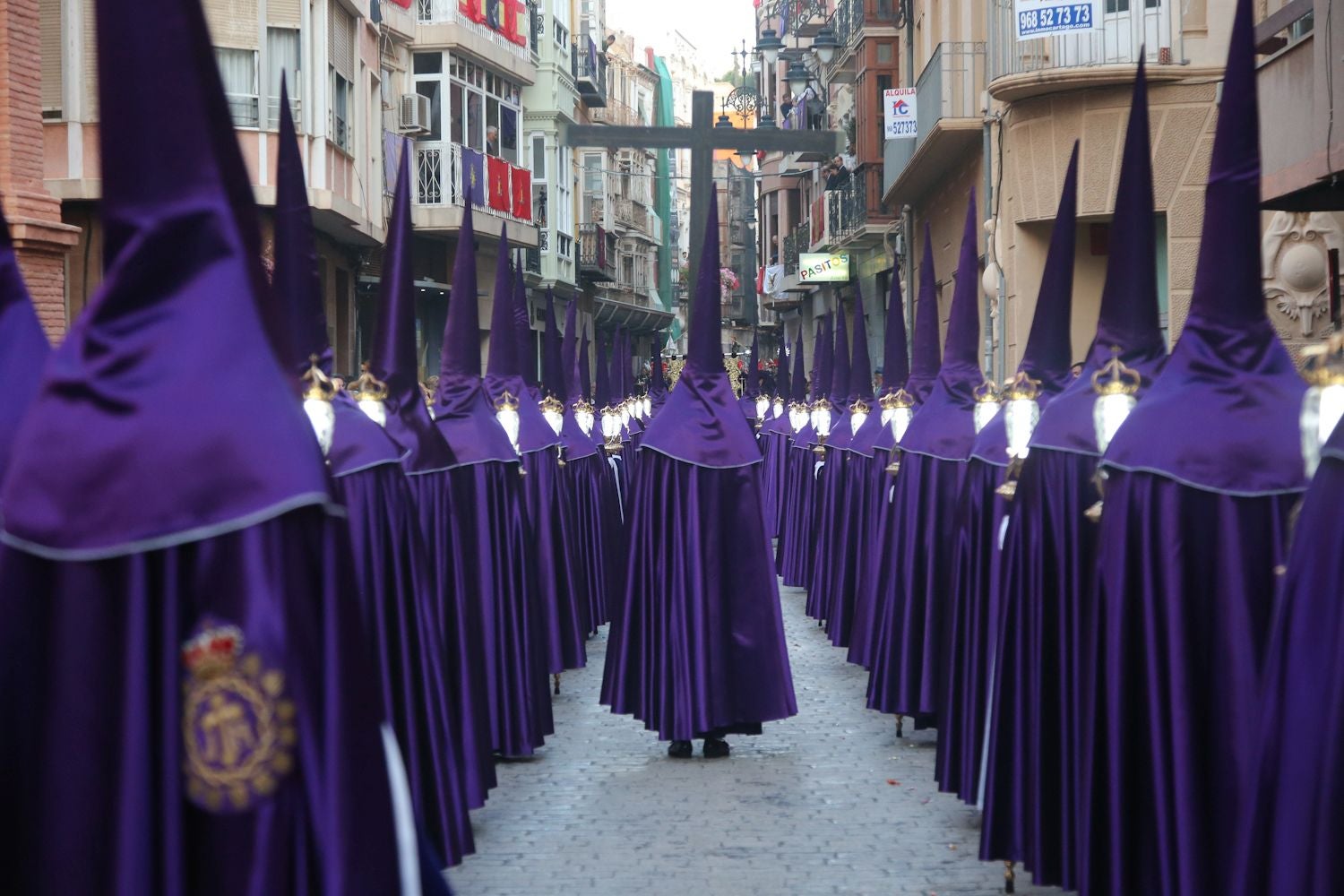 La procesión del Santo Entierro en Cartagena, en imágenes