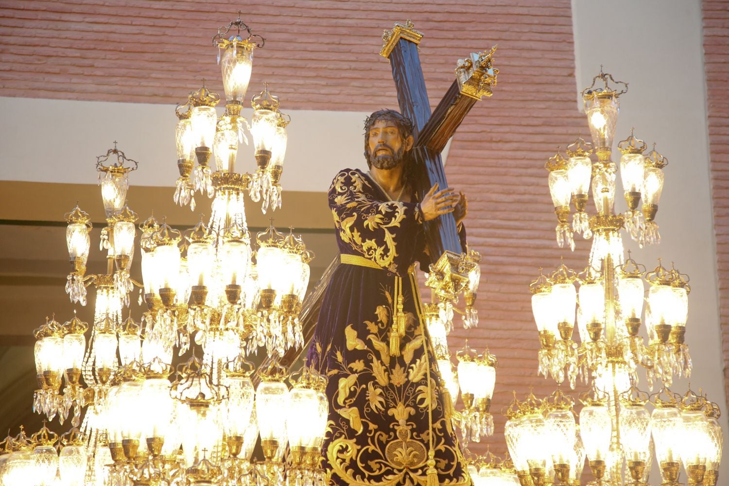 La procesión del Santo Entierro en Cartagena, en imágenes