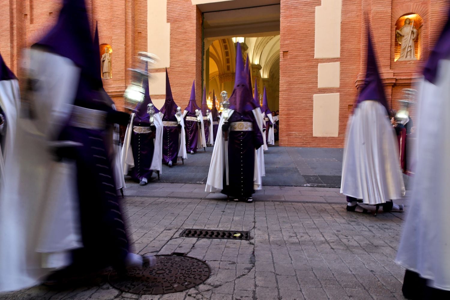 La procesión del Santo Entierro en Cartagena, en imágenes