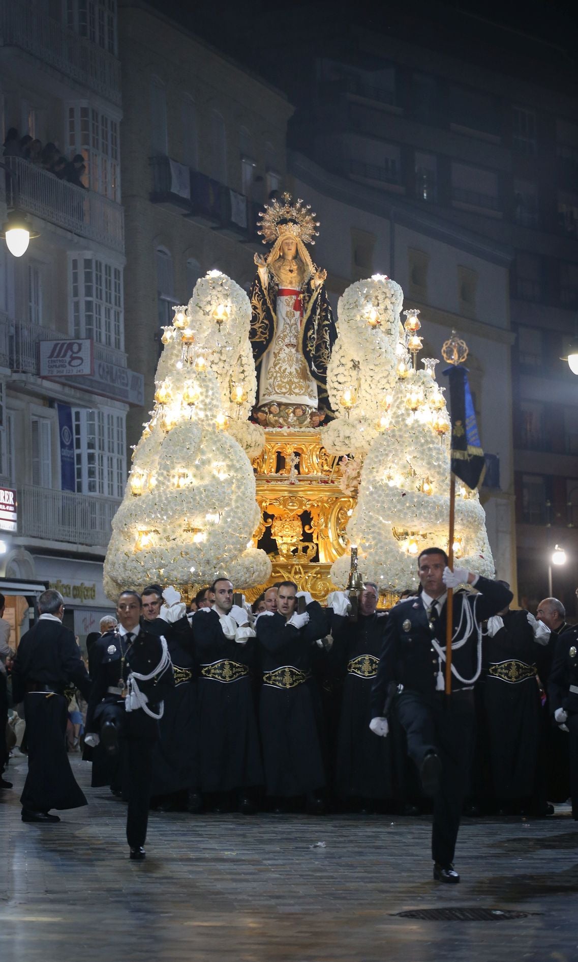 La procesión del Santo Entierro en Cartagena, en imágenes