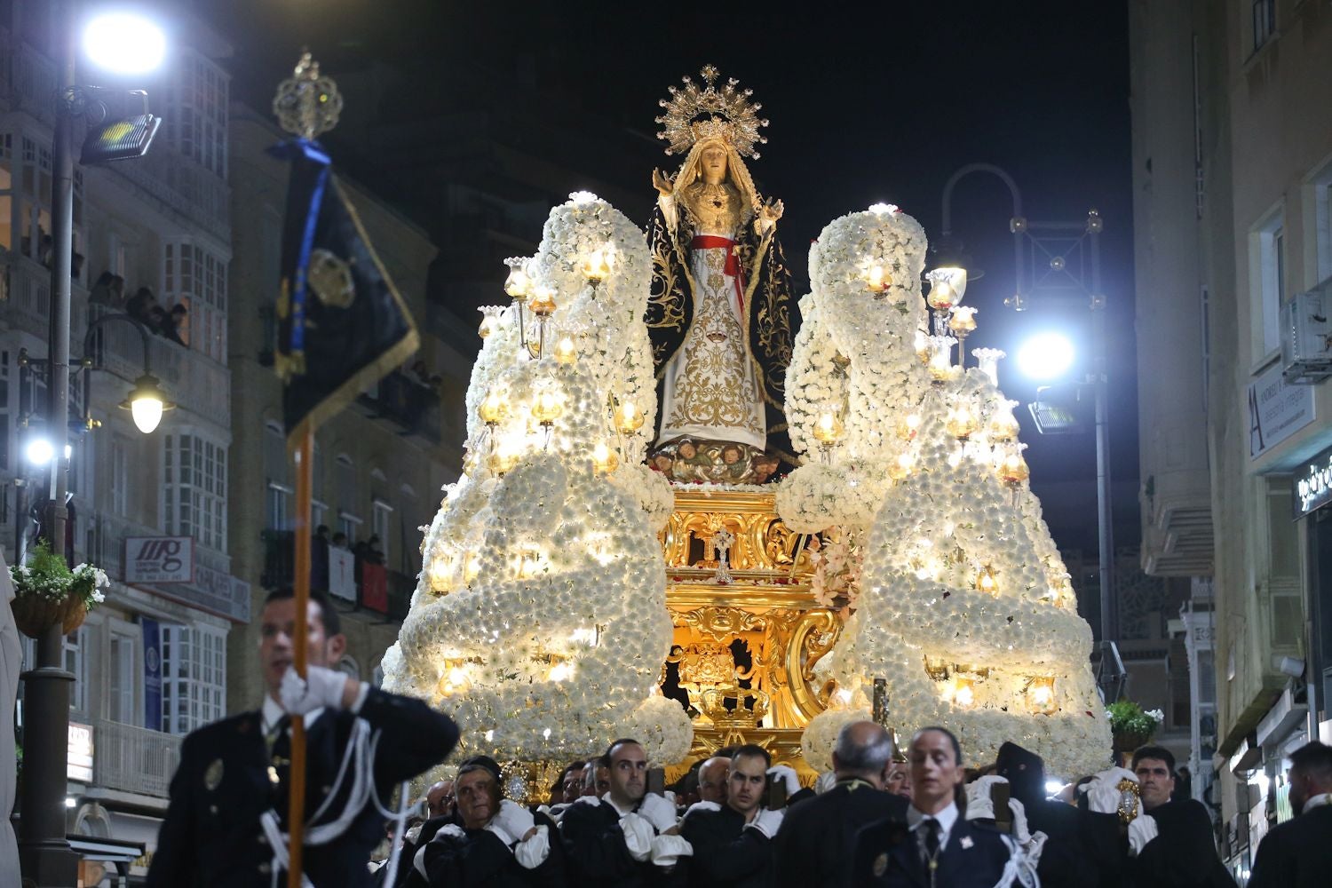 La procesión del Santo Entierro en Cartagena, en imágenes