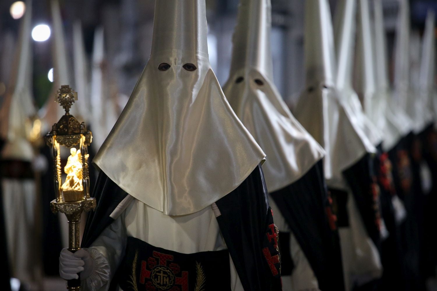 La procesión del Santo Entierro en Cartagena, en imágenes