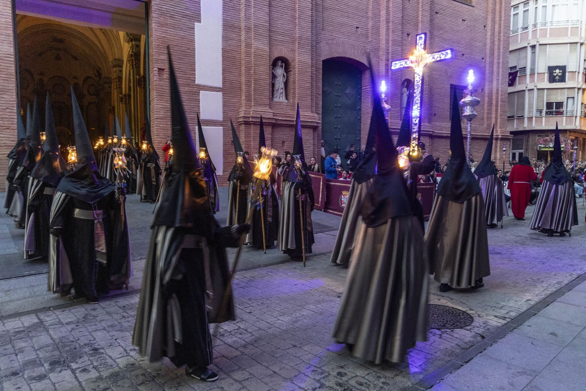 Las imágenes de los cortejos californios del Jueves Santo en Cartagena