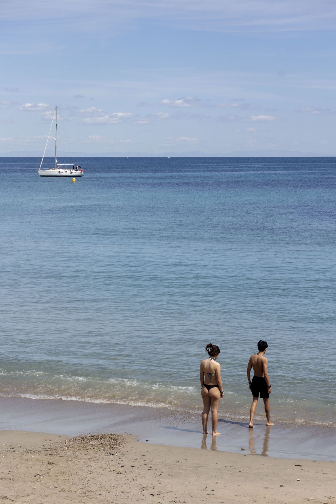Las playas de La Manga del Mar Menor se llenan de turistas, en imágenes