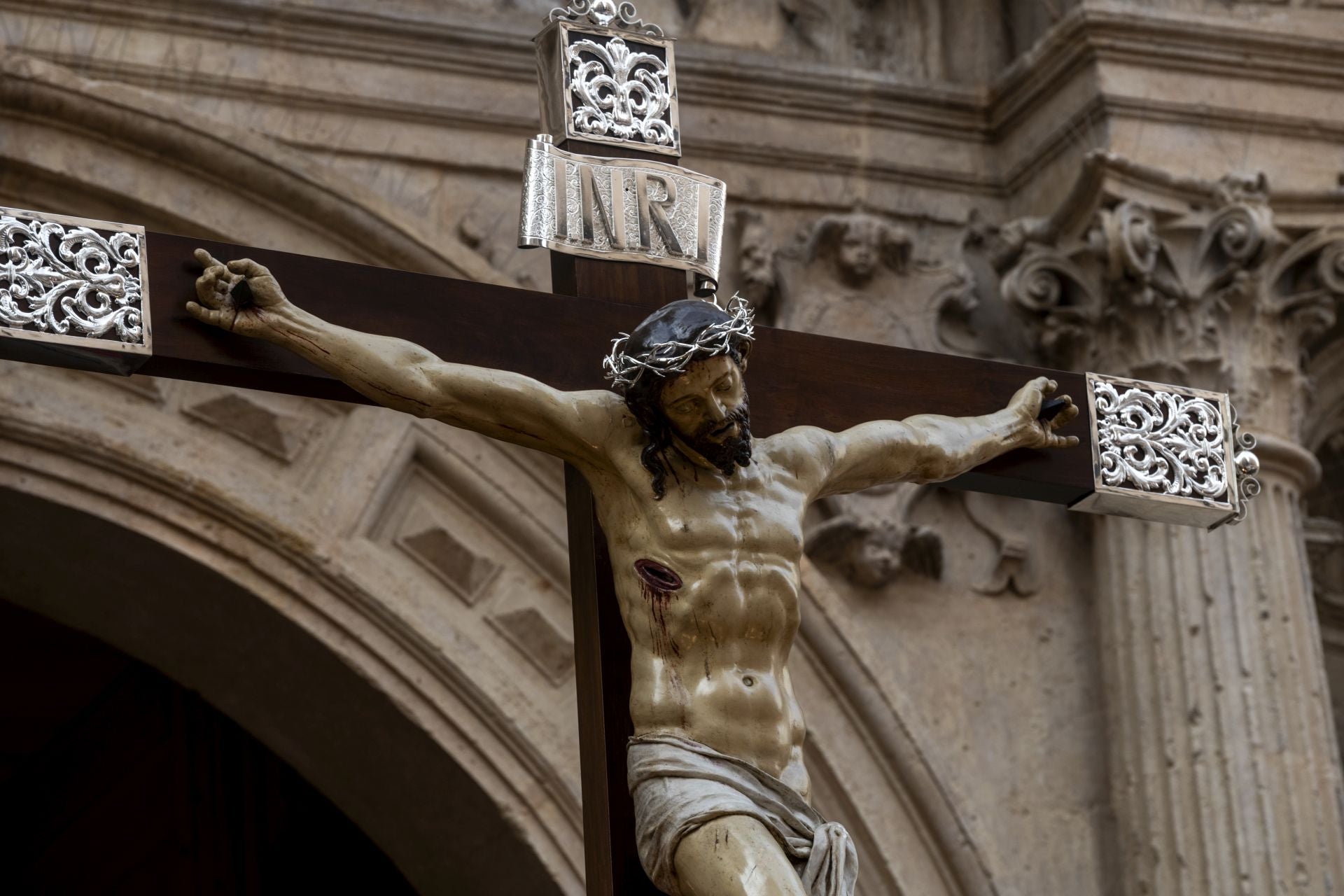 Luto en las calles de Murcia en el Viernes Santo