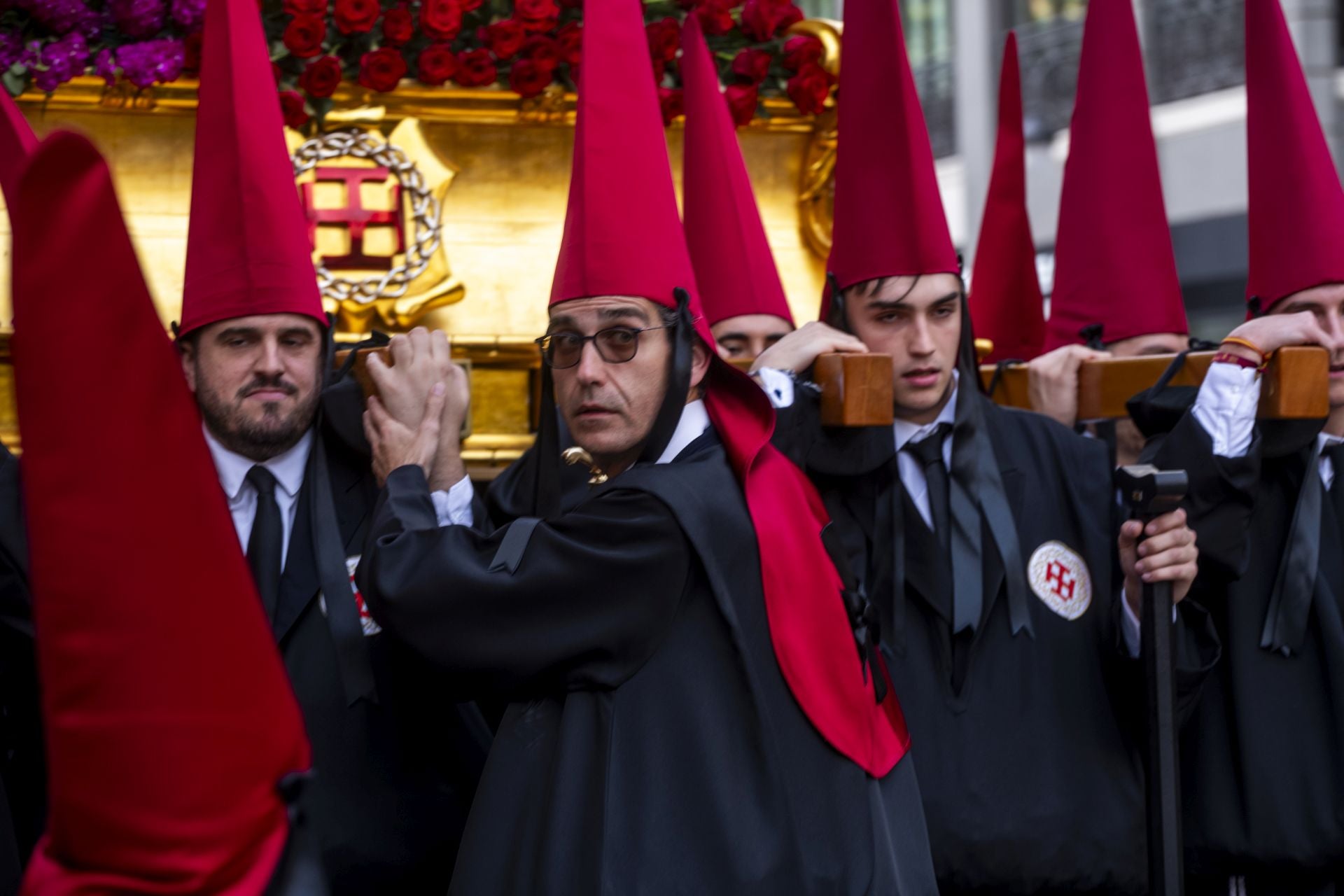 Luto en las calles de Murcia en el Viernes Santo