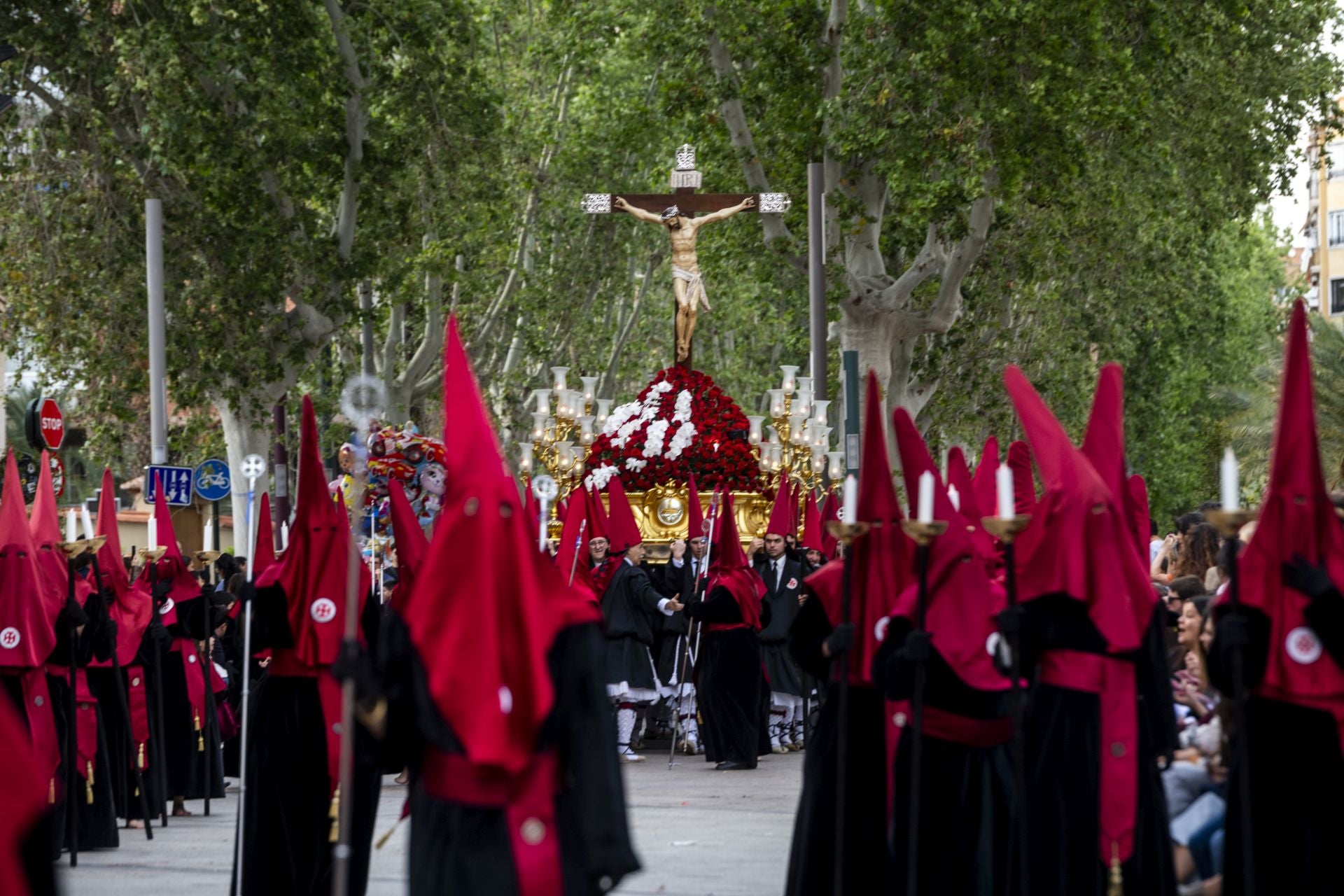 Luto en las calles de Murcia en el Viernes Santo