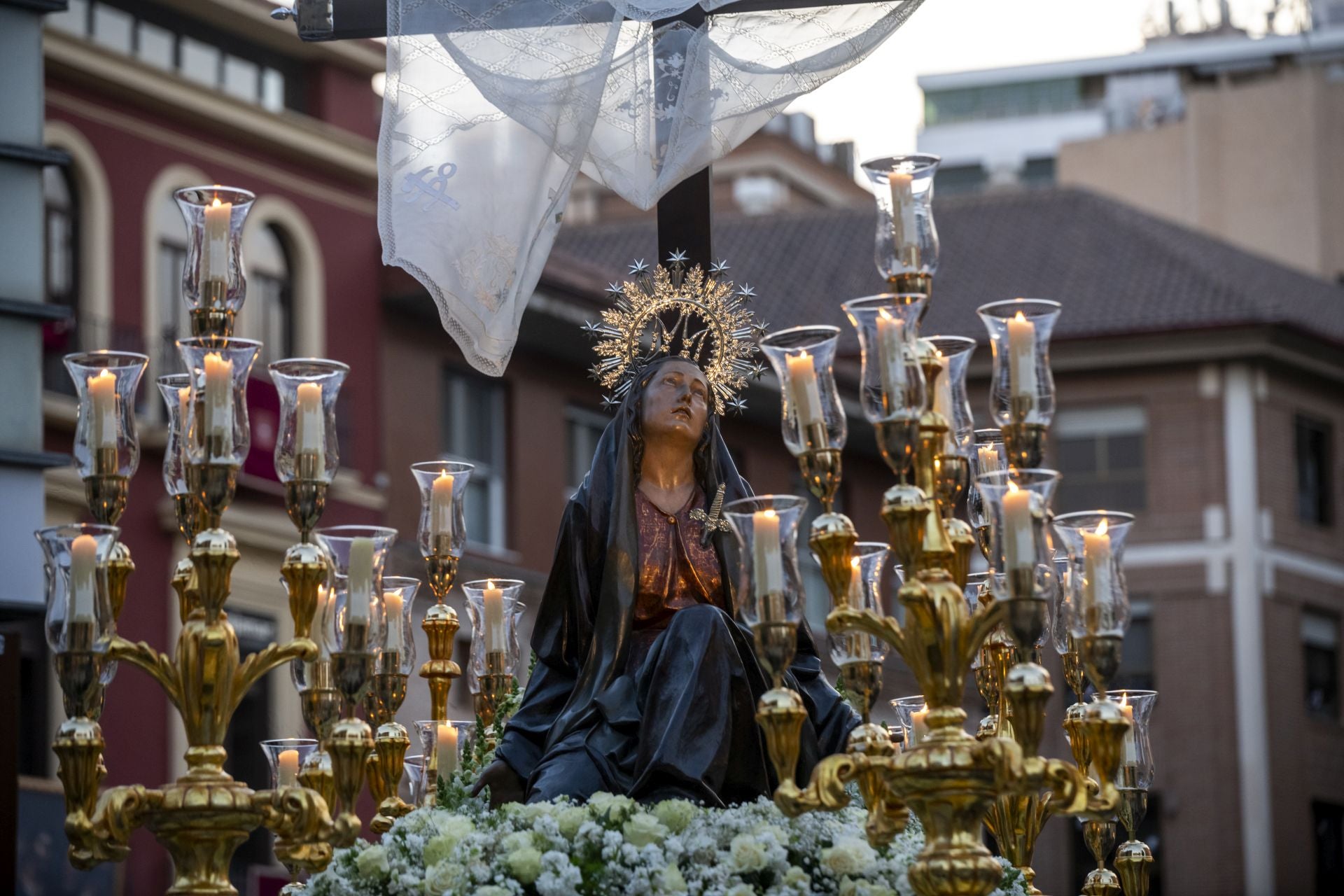 Luto en las calles de Murcia en el Viernes Santo