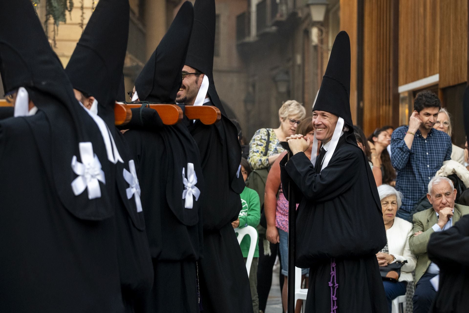 Luto en las calles de Murcia en el Viernes Santo