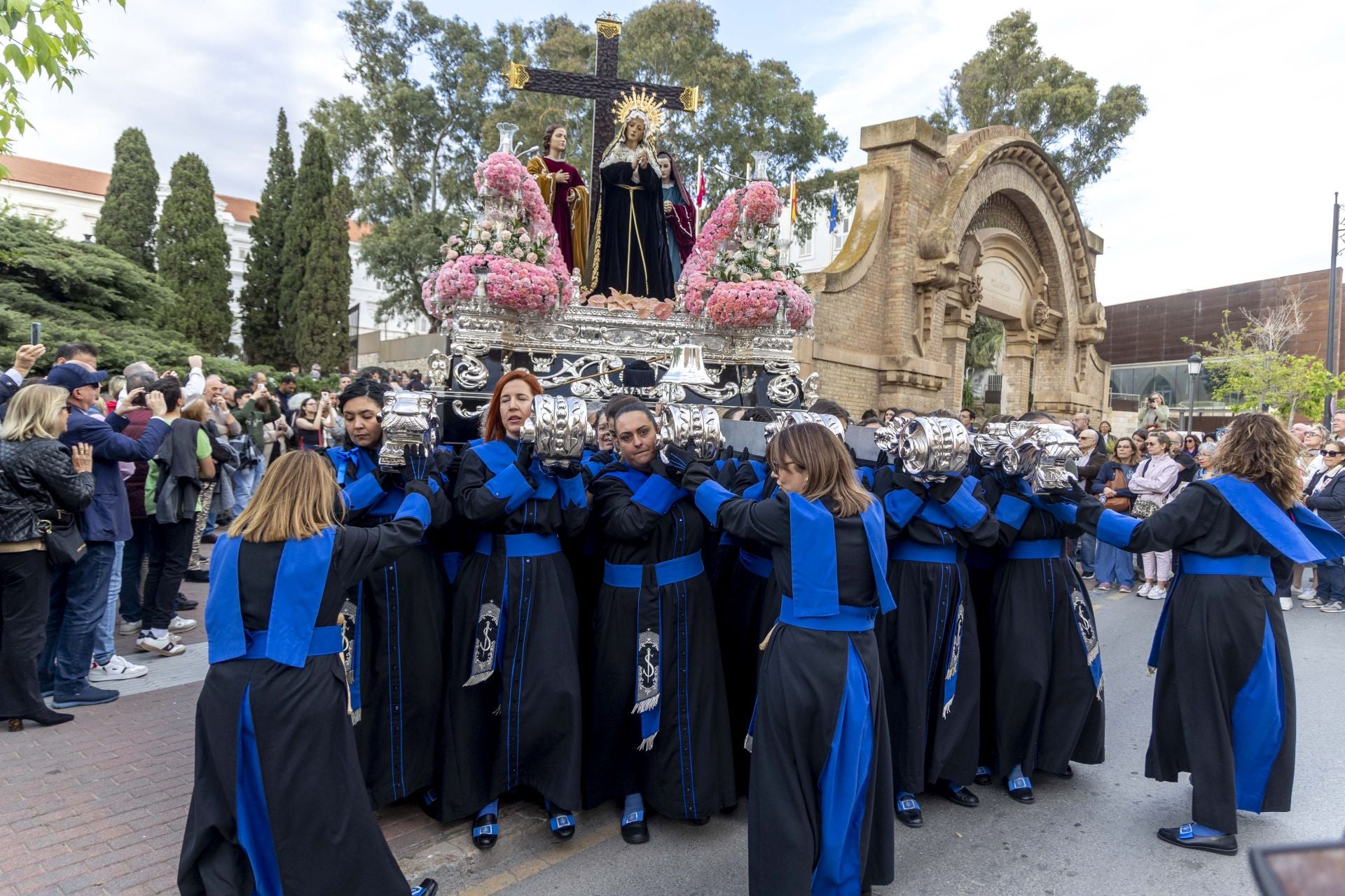 En imágenes, las procesiones de la Vera Cruz y las Santas Mujeres en Cartagena