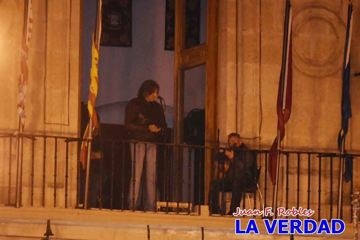 La Virgen Blanca reina en el atardecer de Jueves Santo en Caravaca de la Cruz