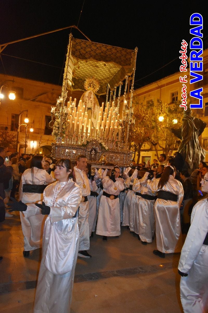 La Virgen Blanca reina en el atardecer de Jueves Santo en Caravaca de la Cruz