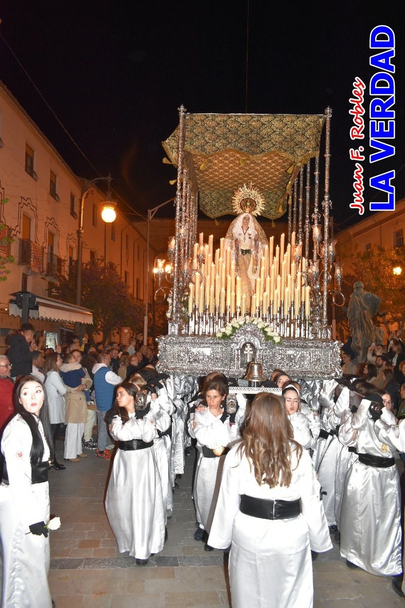 La Virgen Blanca reina en el atardecer de Jueves Santo en Caravaca de la Cruz