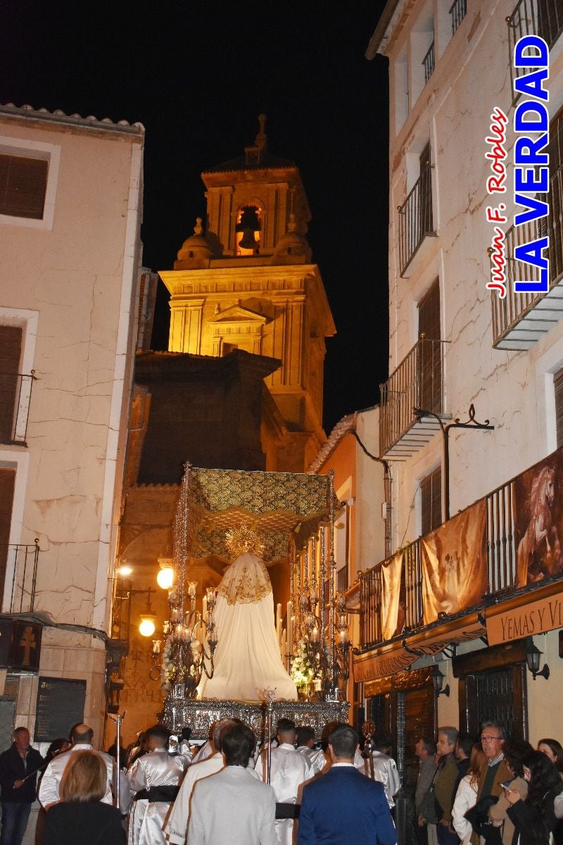 La Virgen Blanca reina en el atardecer de Jueves Santo en Caravaca de la Cruz