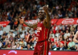 Dylan Ennis, en un encuentro con el UCAM Murcia esta temporada.