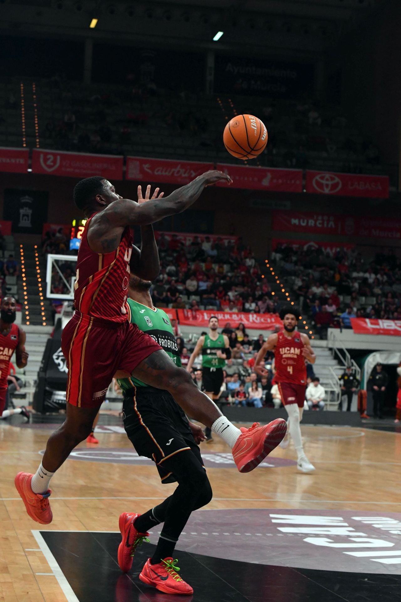 En imágenes, la victoria del UCAM Murcia ante Joventut