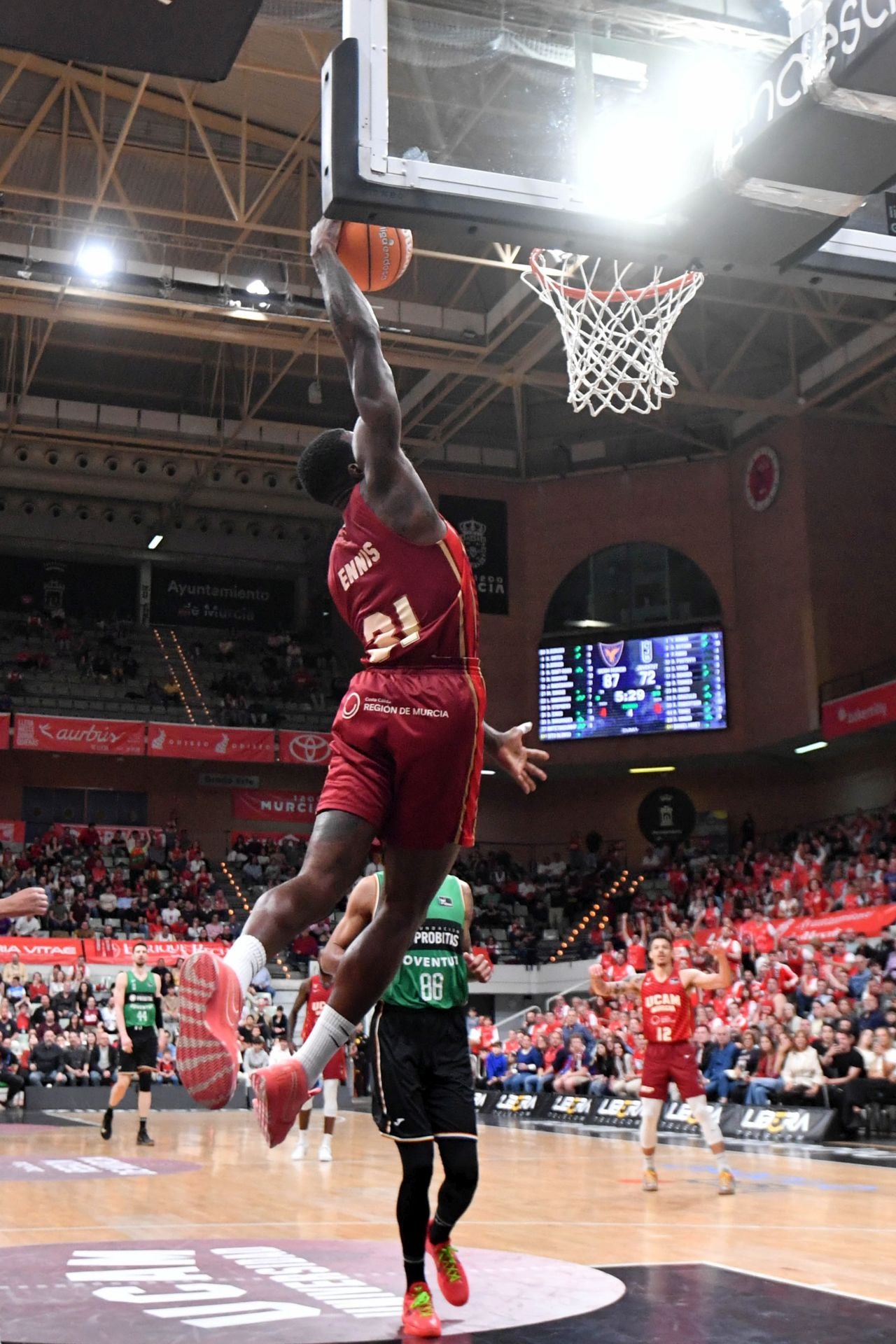 En imágenes, la victoria del UCAM Murcia ante Joventut
