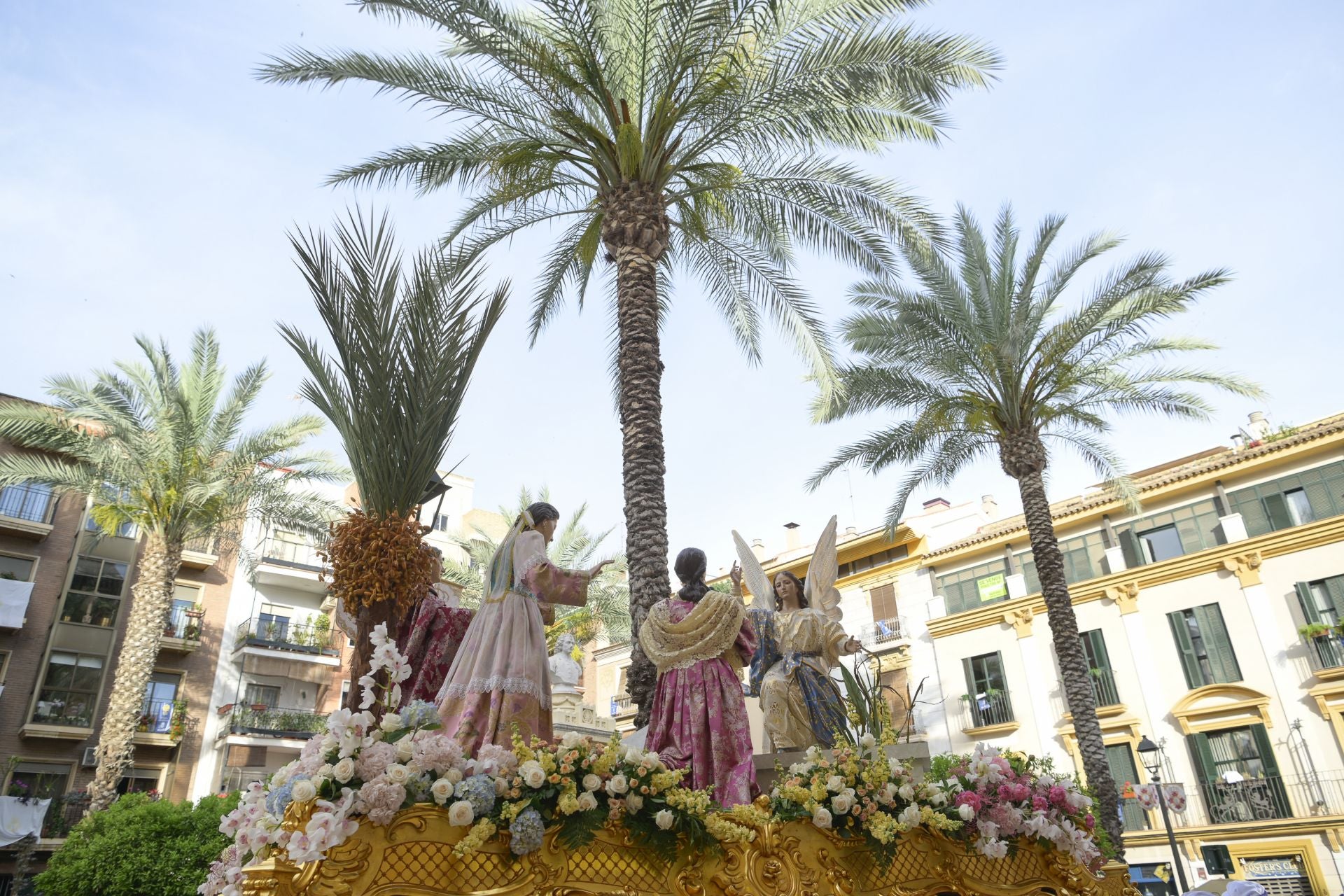 En imágenes, el Resucitado sortea la lluvia en Murcia y cierra la Semana Santa