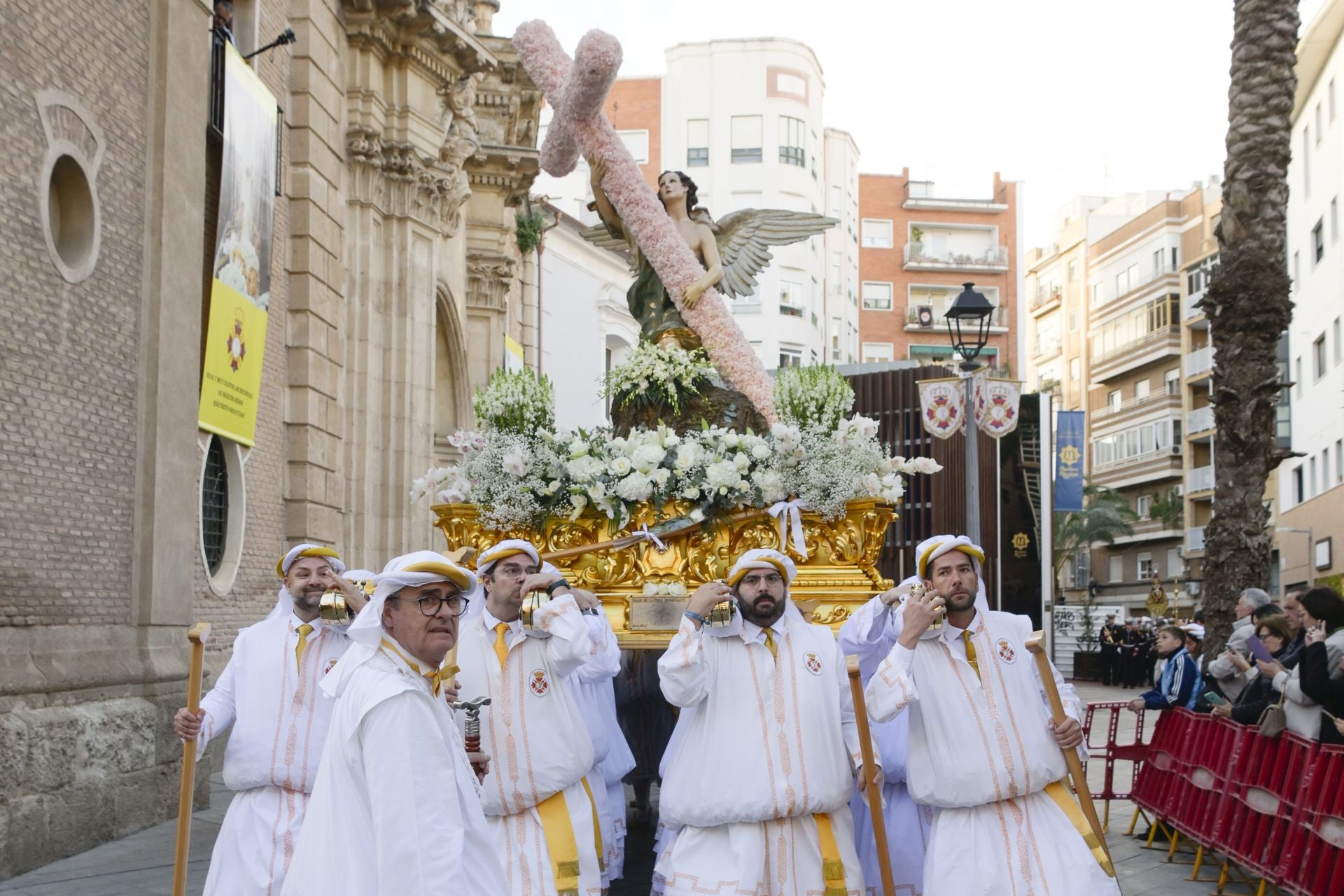 En imágenes, el Resucitado sortea la lluvia en Murcia y cierra la Semana Santa