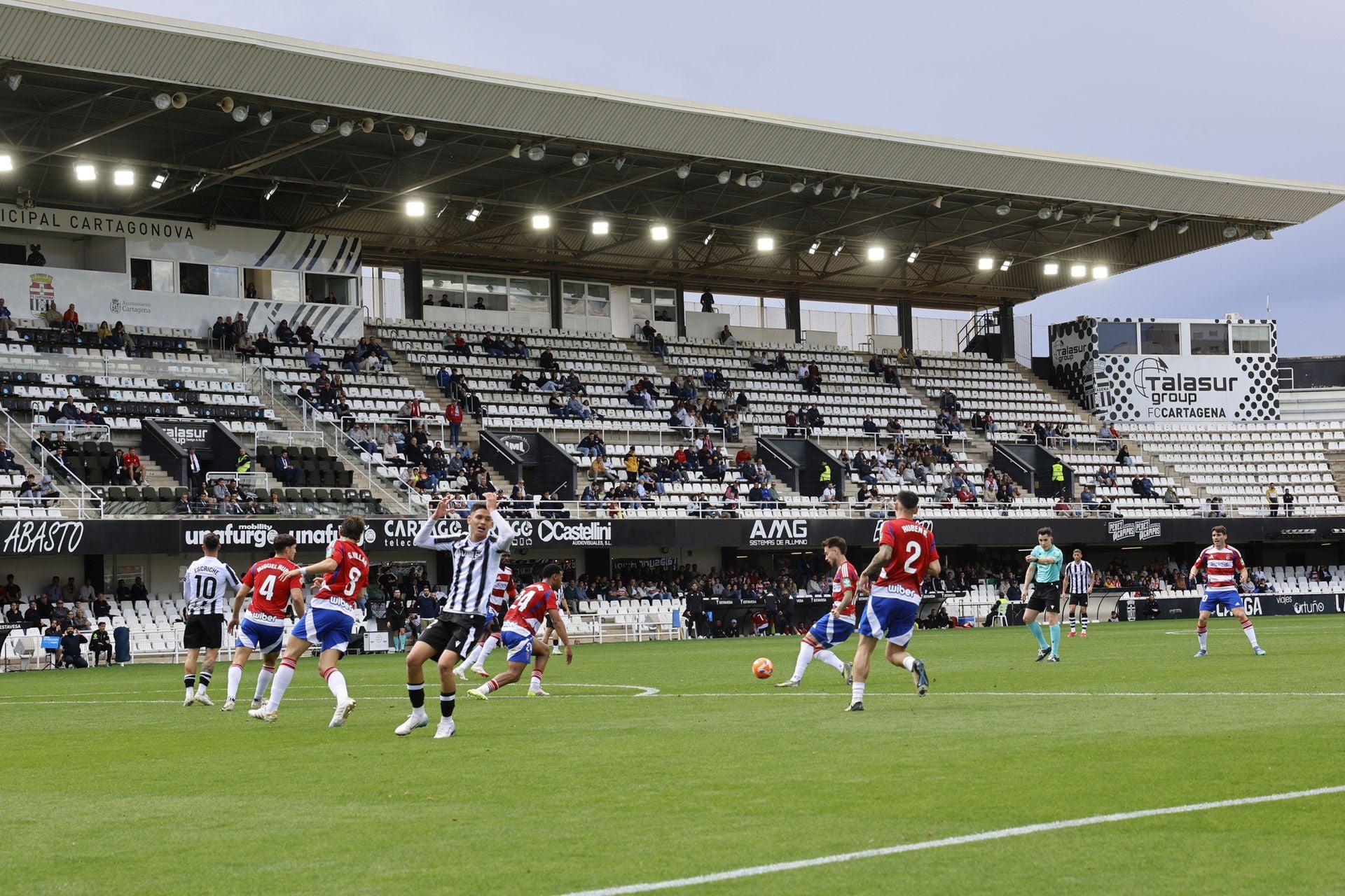 La derrota del Cartagena frente al Granada, en imágenes