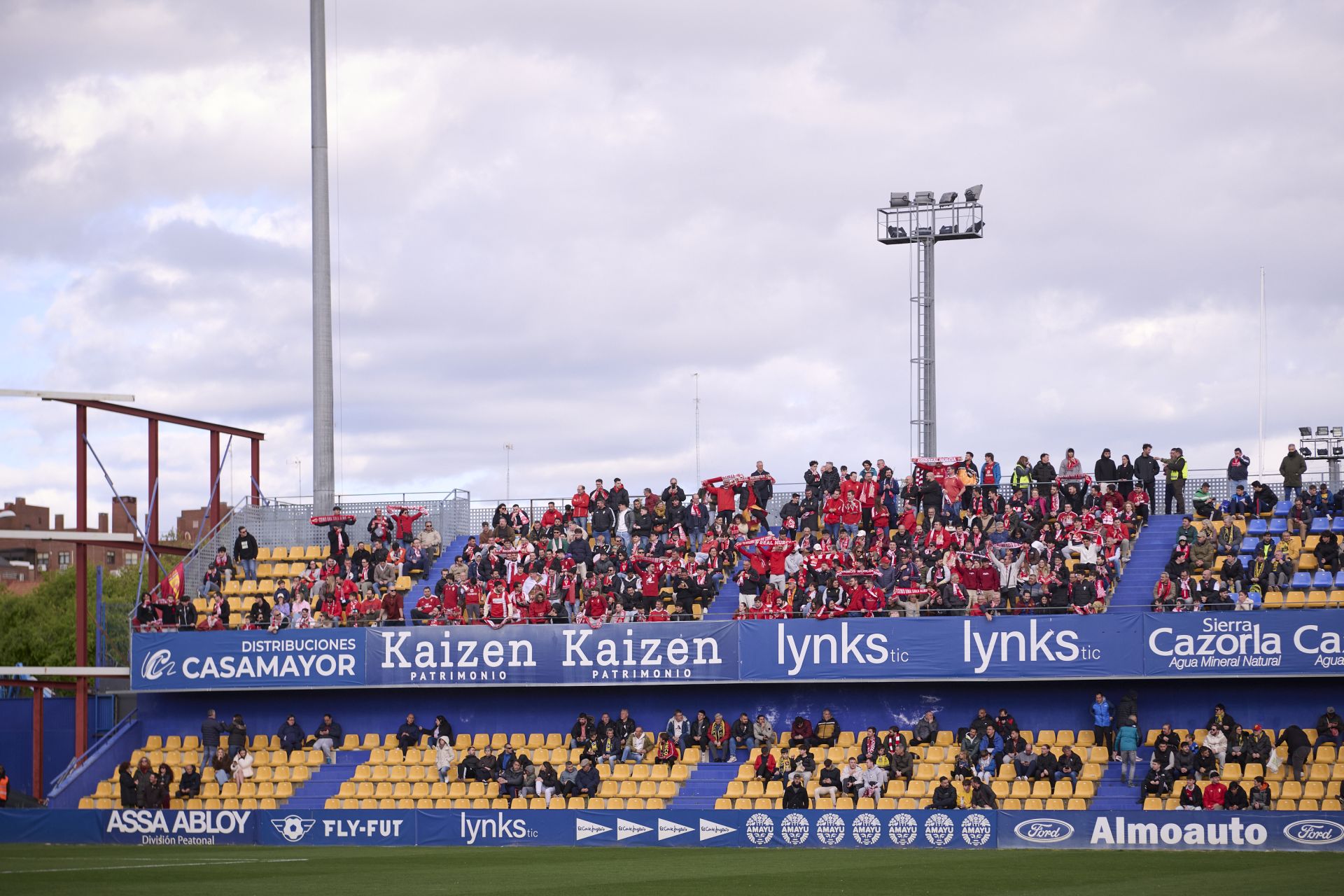 La derrota del Real Murcia frente al Alcorcón, en imágenes