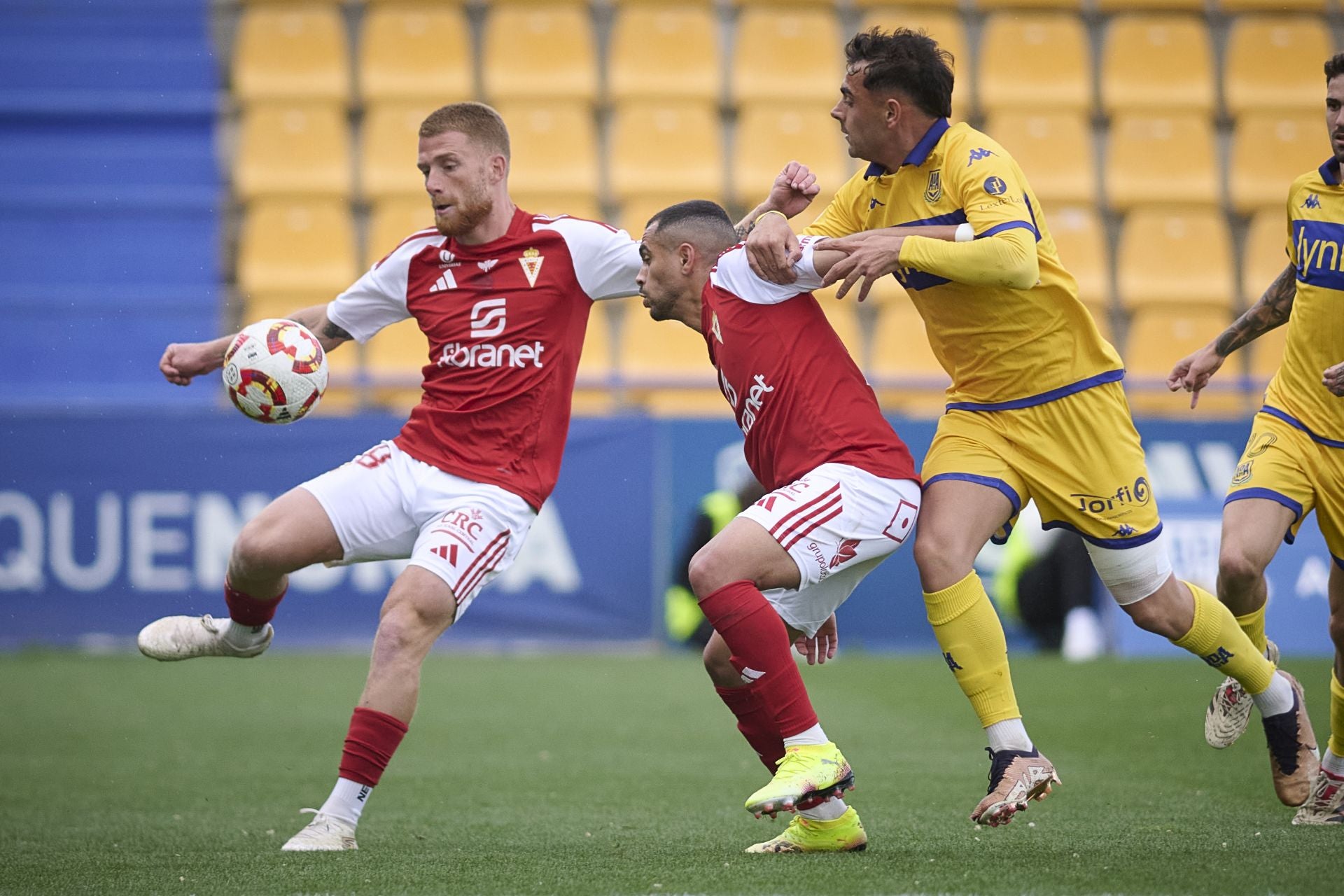 La derrota del Real Murcia frente al Alcorcón, en imágenes