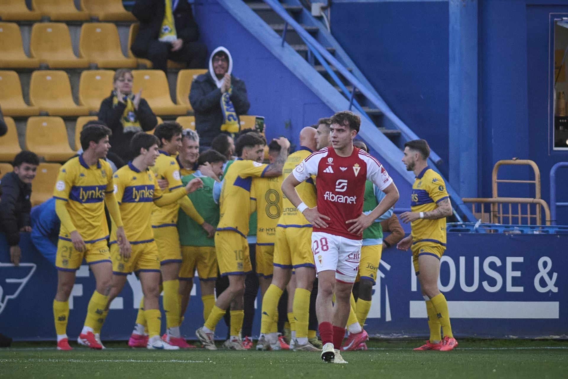 La derrota del Real Murcia frente al Alcorcón, en imágenes