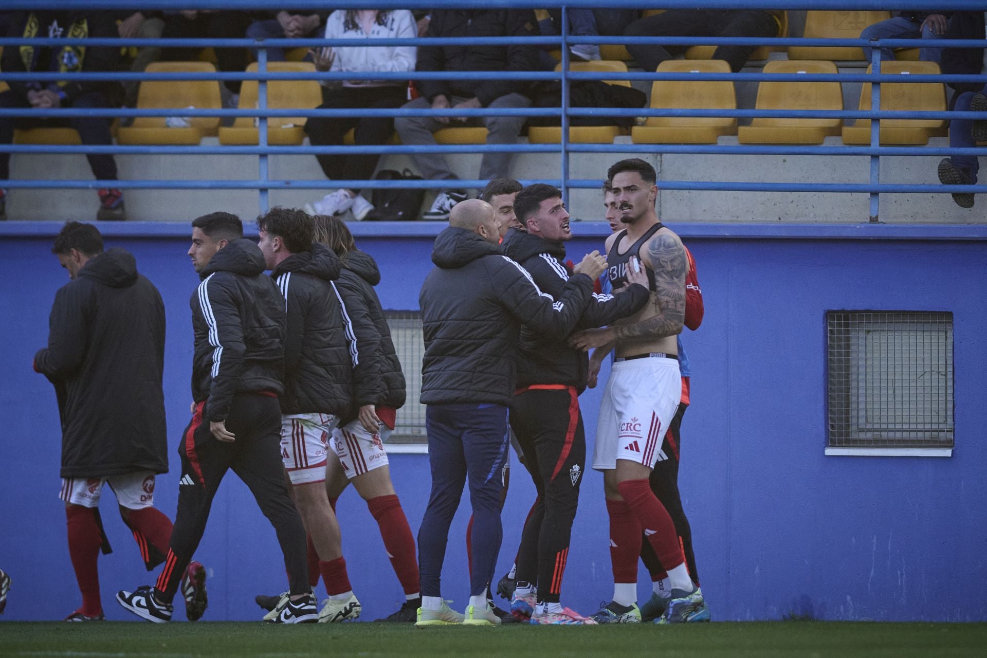 La derrota del Real Murcia frente al Alcorcón, en imágenes