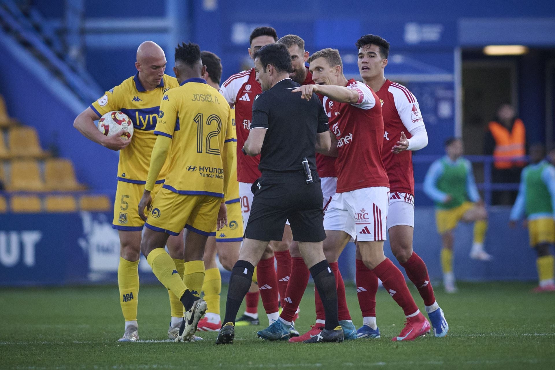 La derrota del Real Murcia frente al Alcorcón, en imágenes