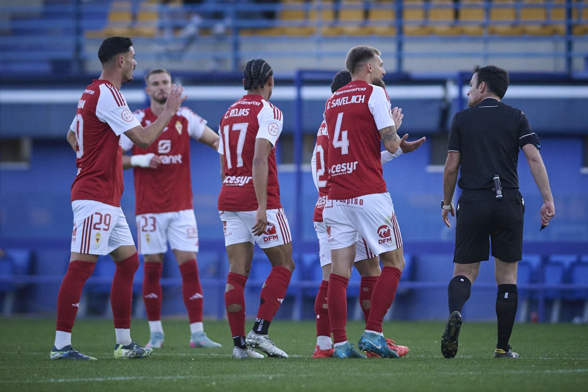 La derrota del Real Murcia frente al Alcorcón, en imágenes