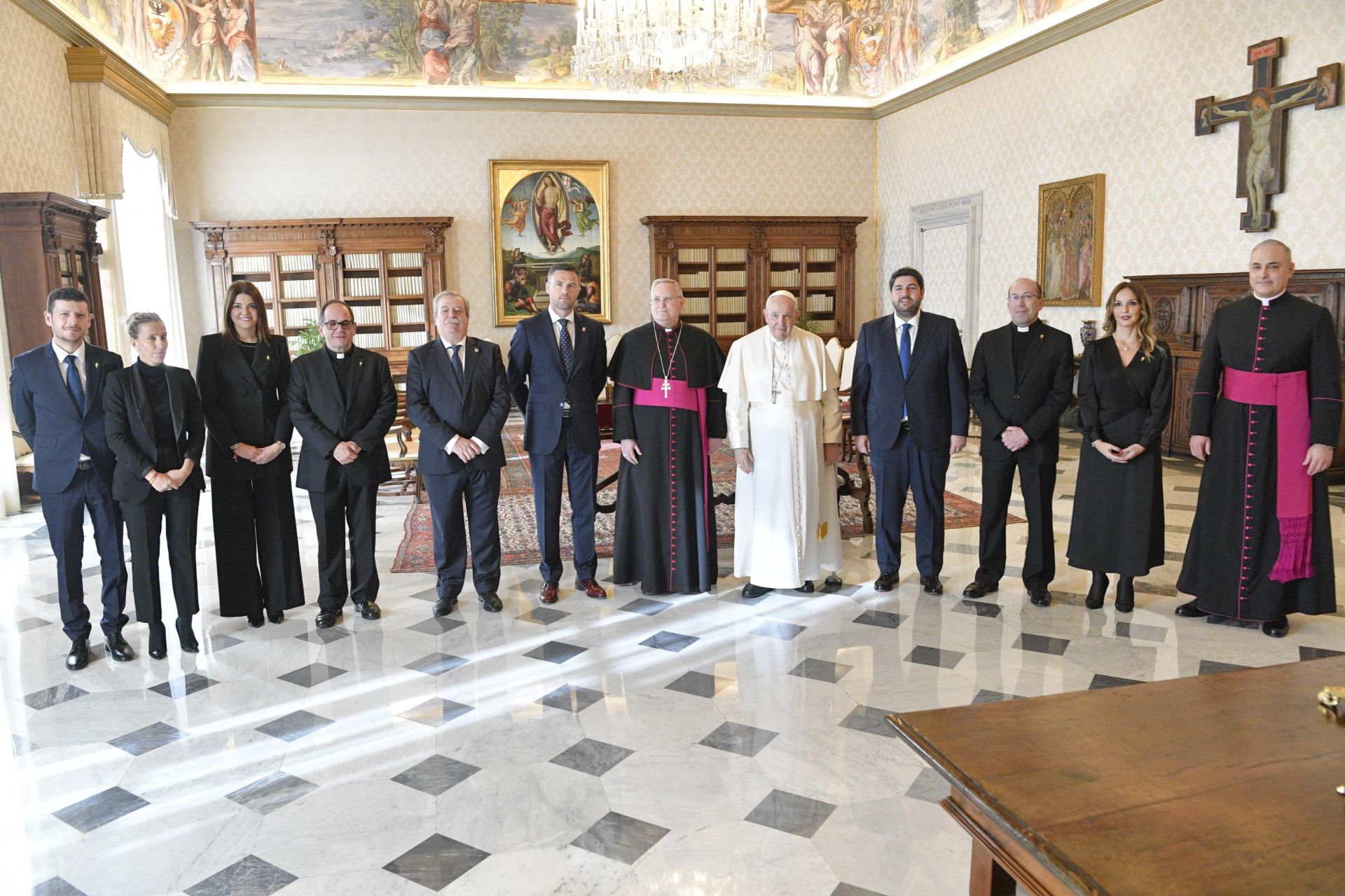 El Papa Francisco, en 2023, recibió al obispo de la Diócesis de Cartagena, José Lorca Planes, el presidente de la Comunidad Autónoma, Fernando López Miras, y una delegación de Caravaca de la Cruz.
