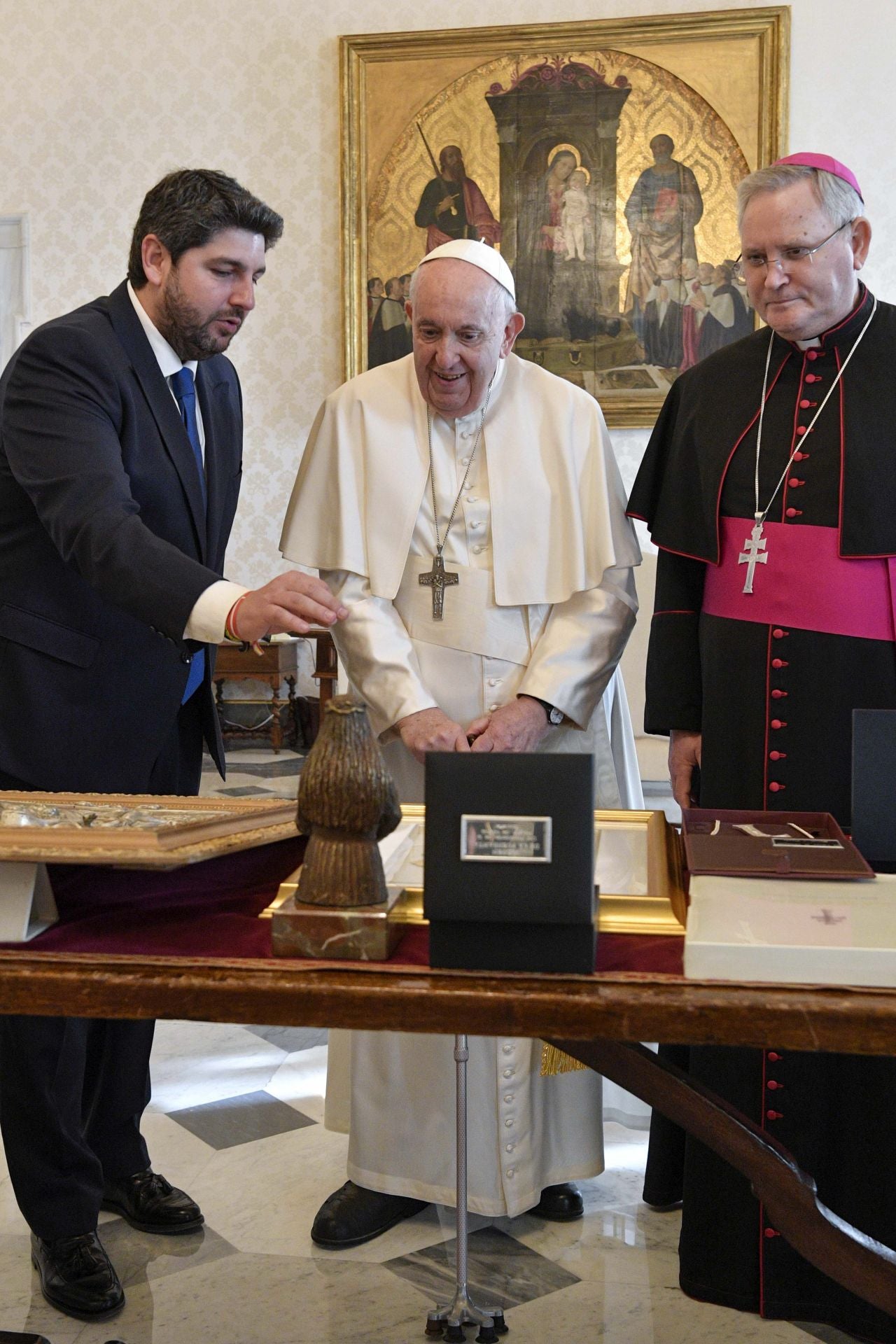 El Papa Francisco, en 2023, recibió al obispo de la Diócesis de Cartagena, José Lorca Planes, el presidente de la Comunidad Autónoma, Fernando López Miras, y una delegación de Caravaca de la Cruz.