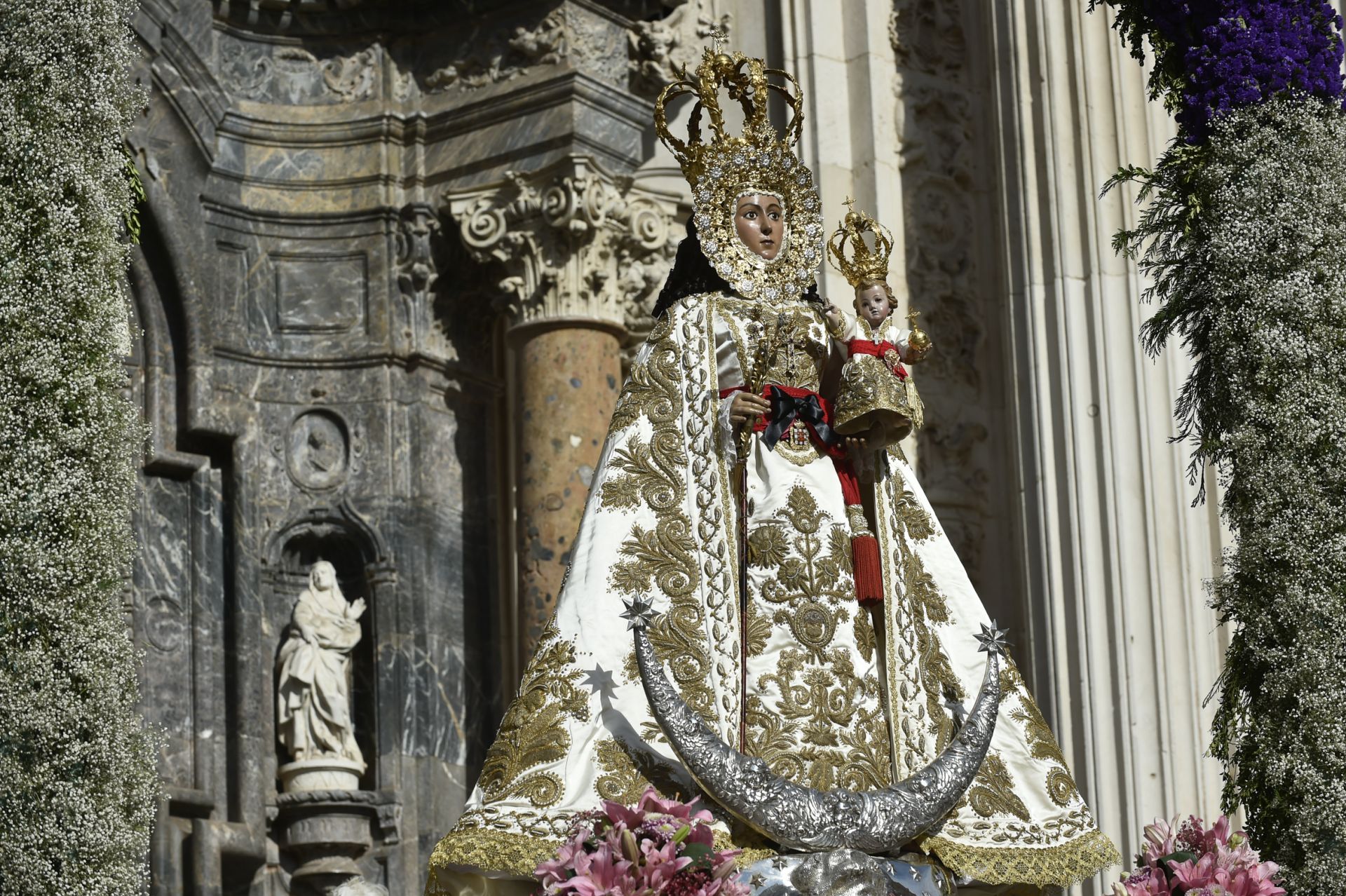 Ofrenda a la Virgen de la Fuensanta, en imágenes