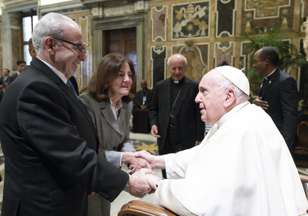 La UCAM recuerda la cercanía del Papa y lamenta la «enorme pérdida para toda la Iglesia»