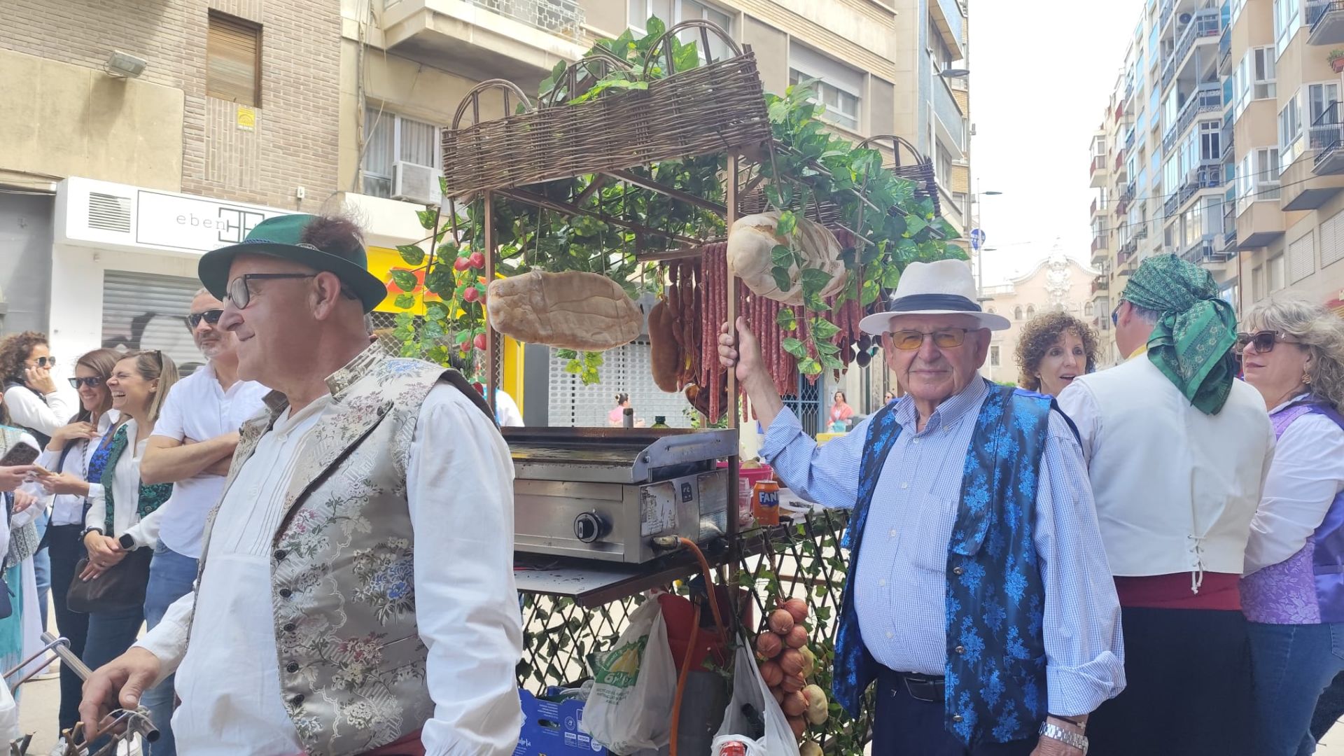 Carritos cargados de originalidad en el Bando de la Huerta