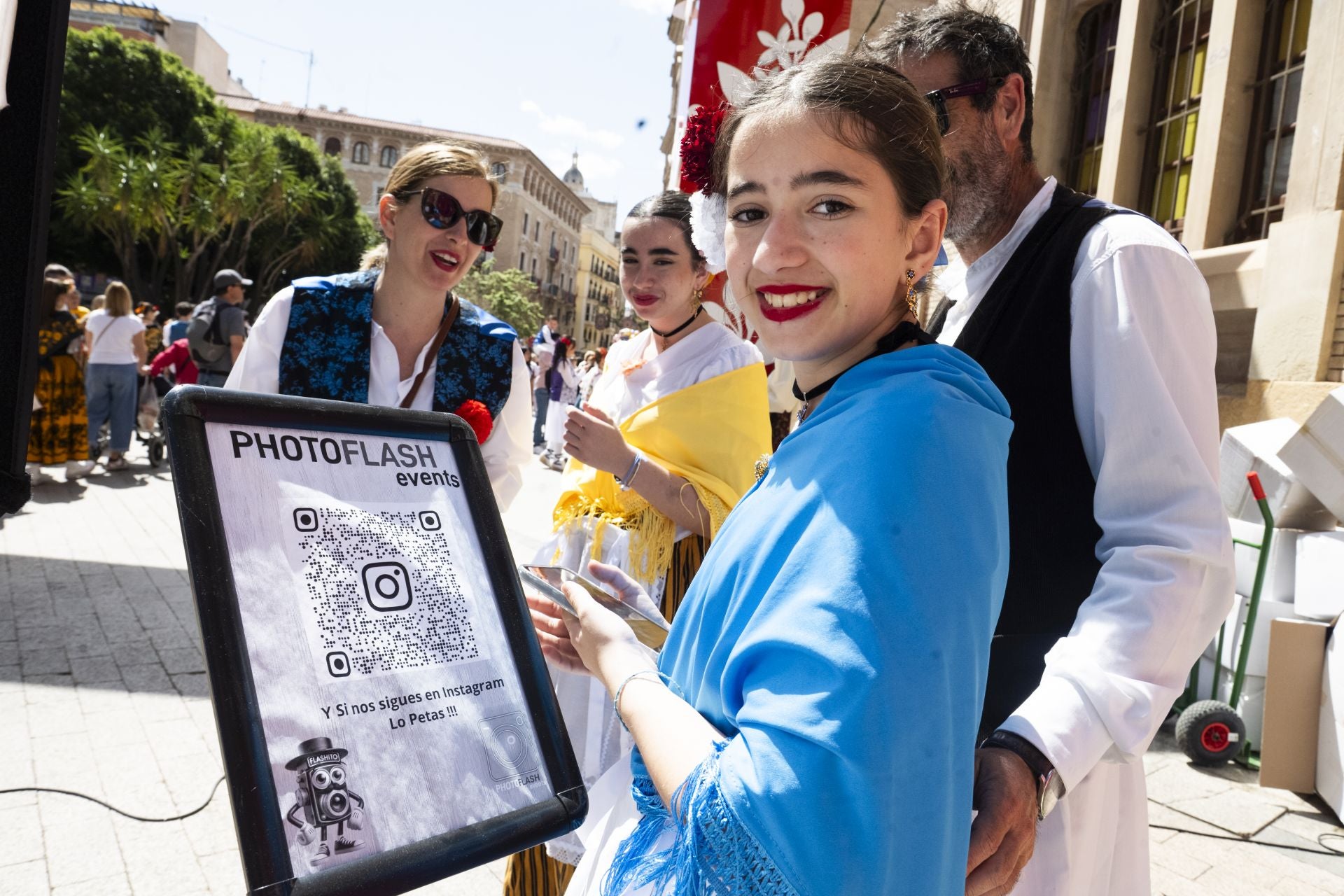 El &#039;Glambot&#039; de LA VERDAD y Photoflash Events en el Bando de la Huerta, en imágenes