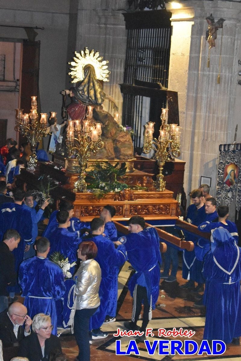 «La Soledad» acompaña hasta su capilla al «Cristo Yacente» en Caravaca de la Cruz