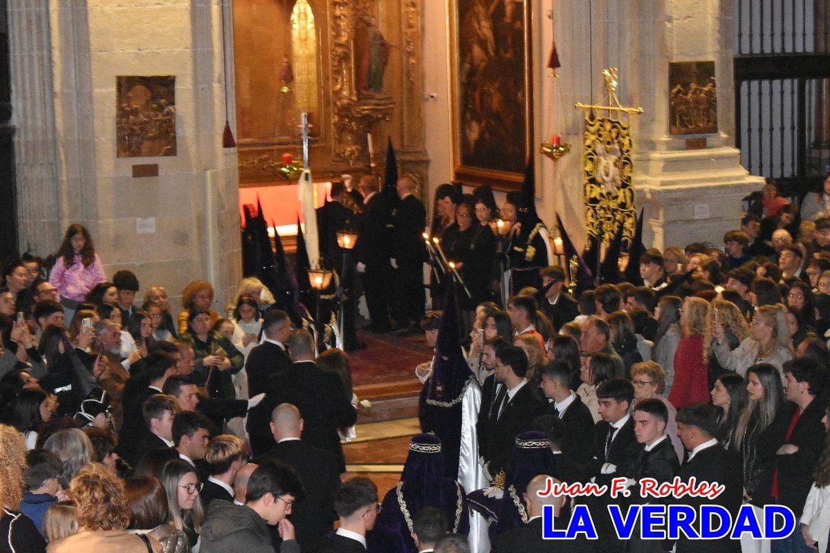 «La Soledad» acompaña hasta su capilla al «Cristo Yacente» en Caravaca de la Cruz