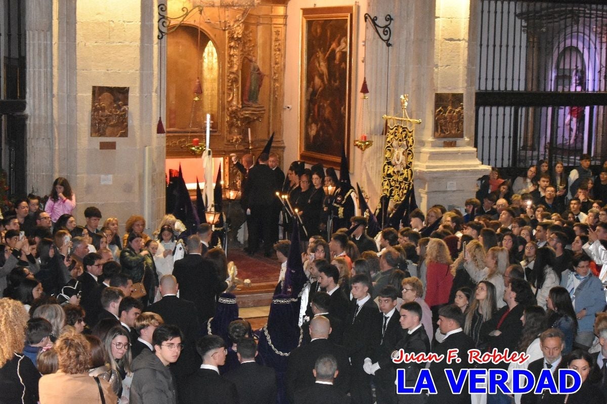 «La Soledad» acompaña hasta su capilla al «Cristo Yacente» en Caravaca de la Cruz