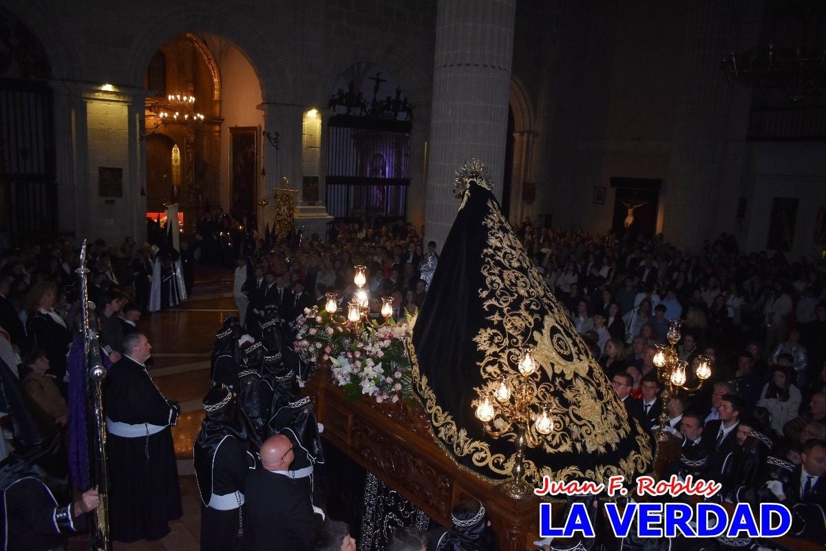 «La Soledad» acompaña hasta su capilla al «Cristo Yacente» en Caravaca de la Cruz