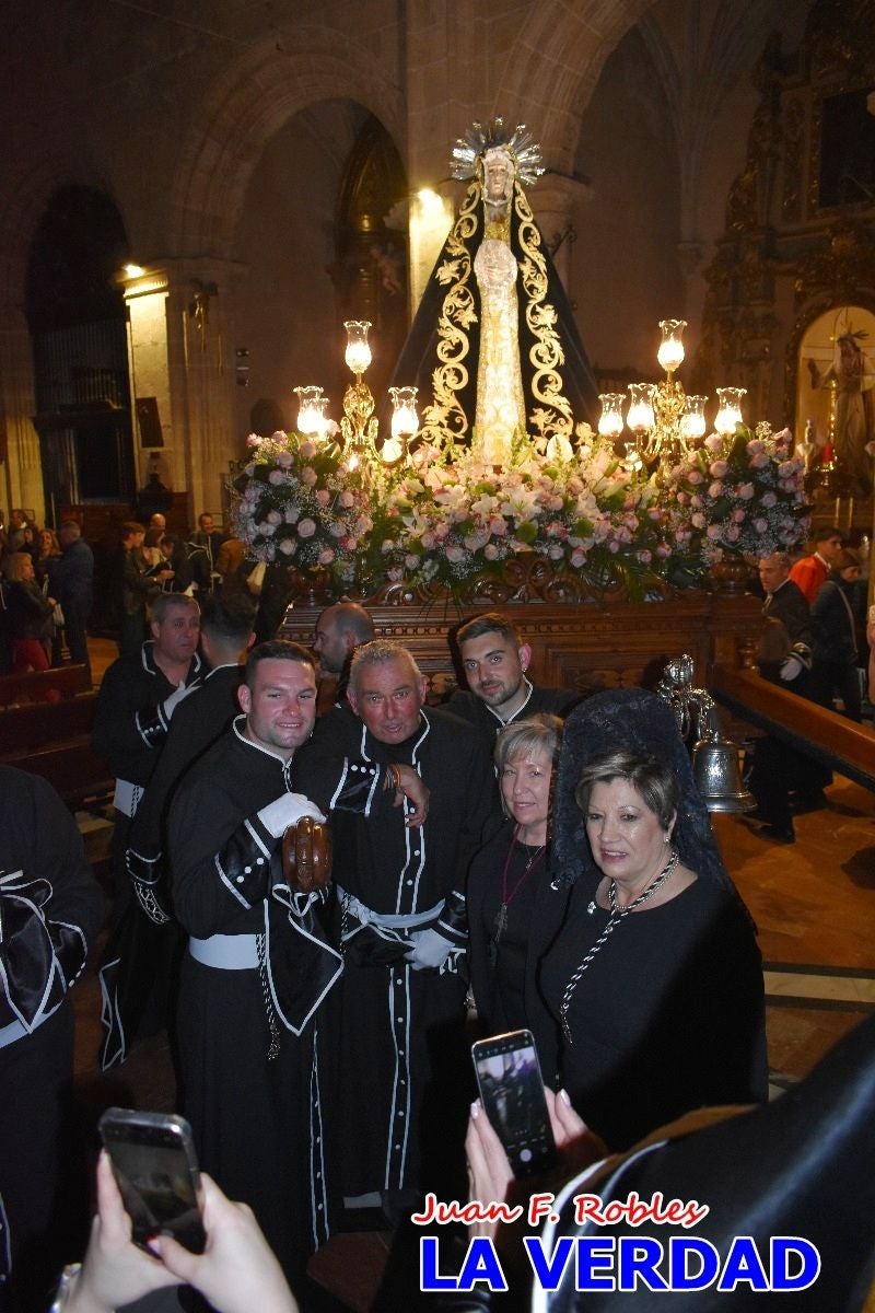 «La Soledad» acompaña hasta su capilla al «Cristo Yacente» en Caravaca de la Cruz