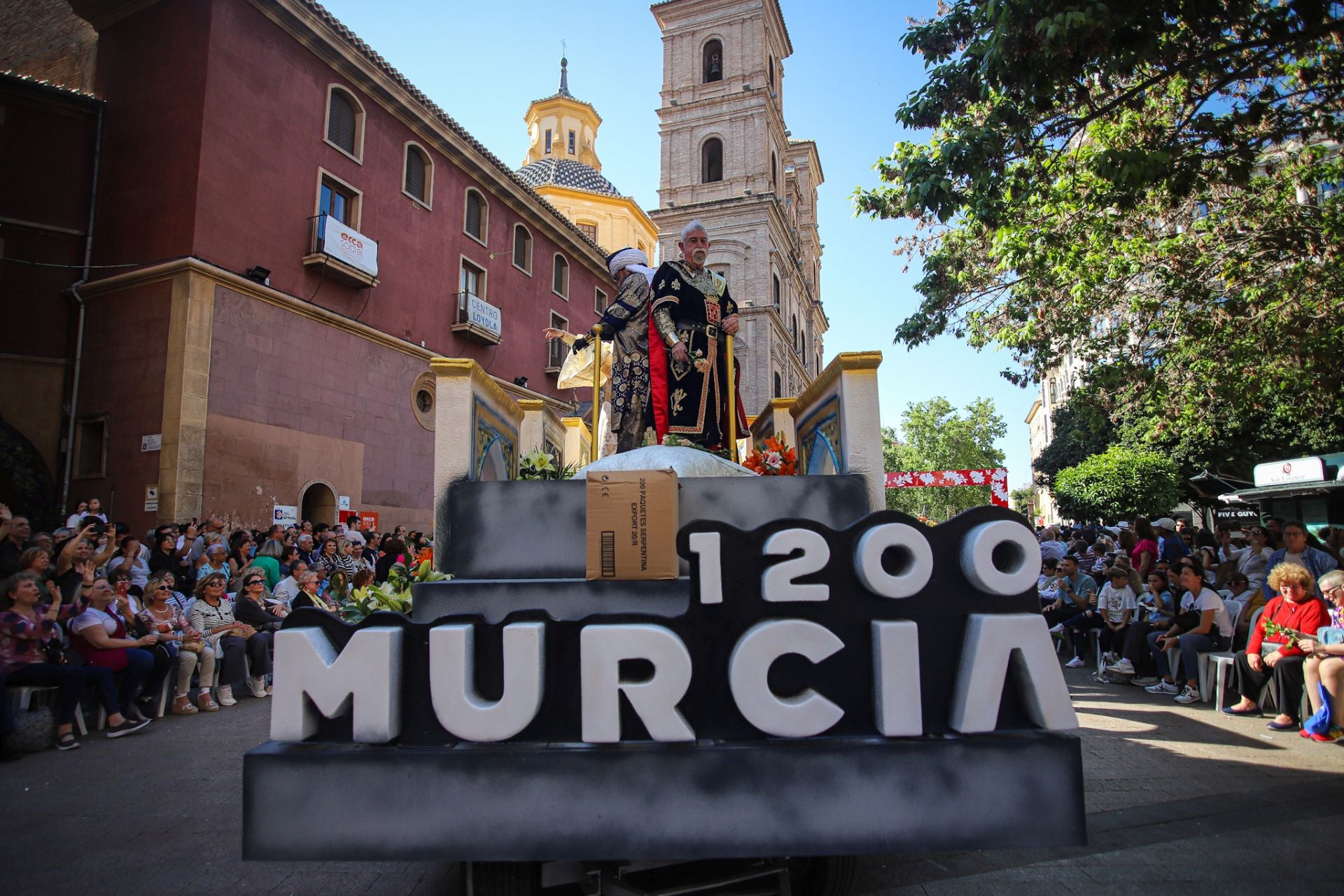 El desfile de la Batalla de las Flores de Murcia, en imágenes