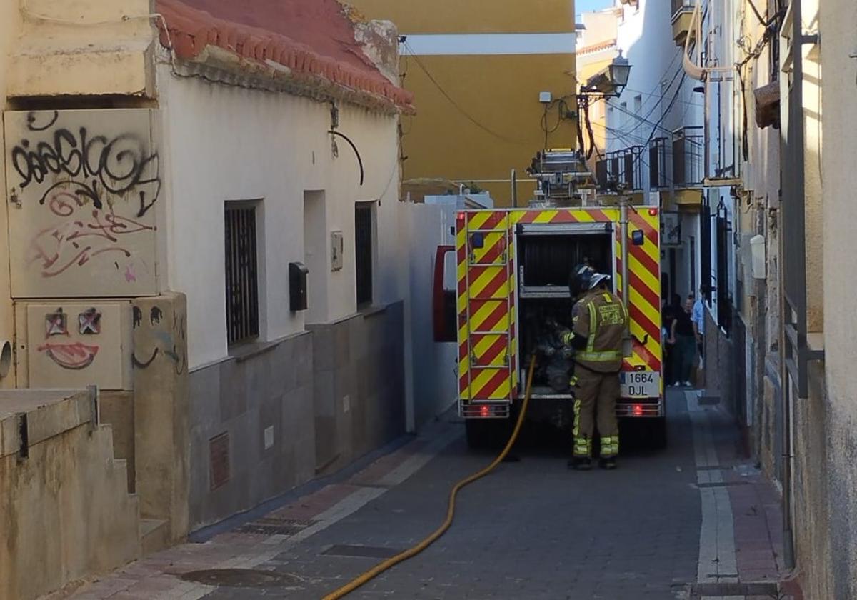 Extinguen un incendio en una vivienda de Lorca