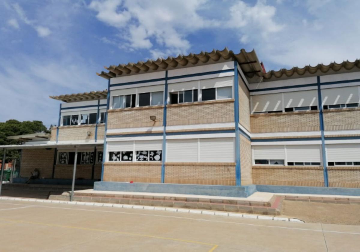 Contratan la sustitución del techo de amianto del colegio de Portmán