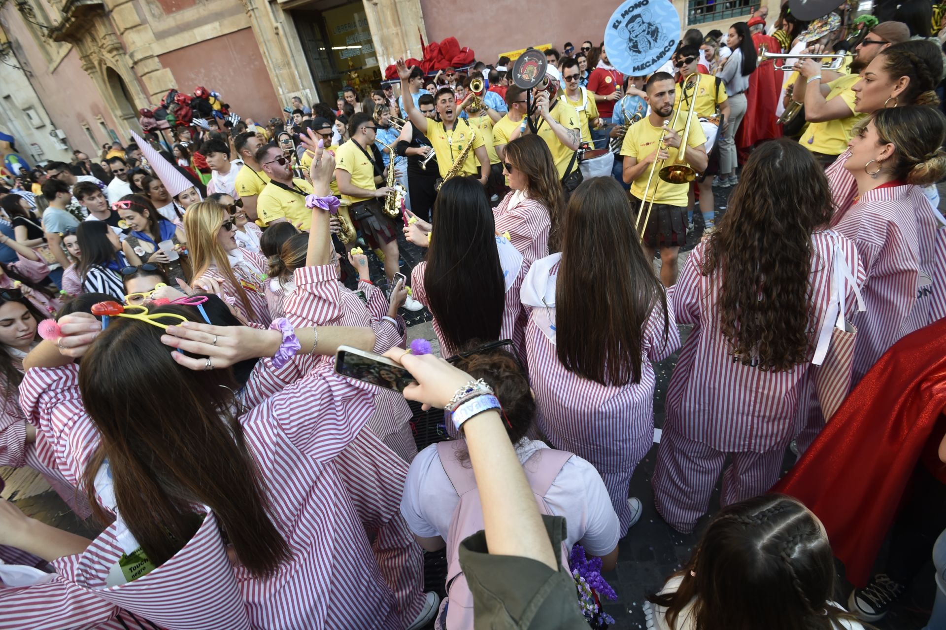 El desfile de la llegada de la Sardina a Murcia, en imágenes