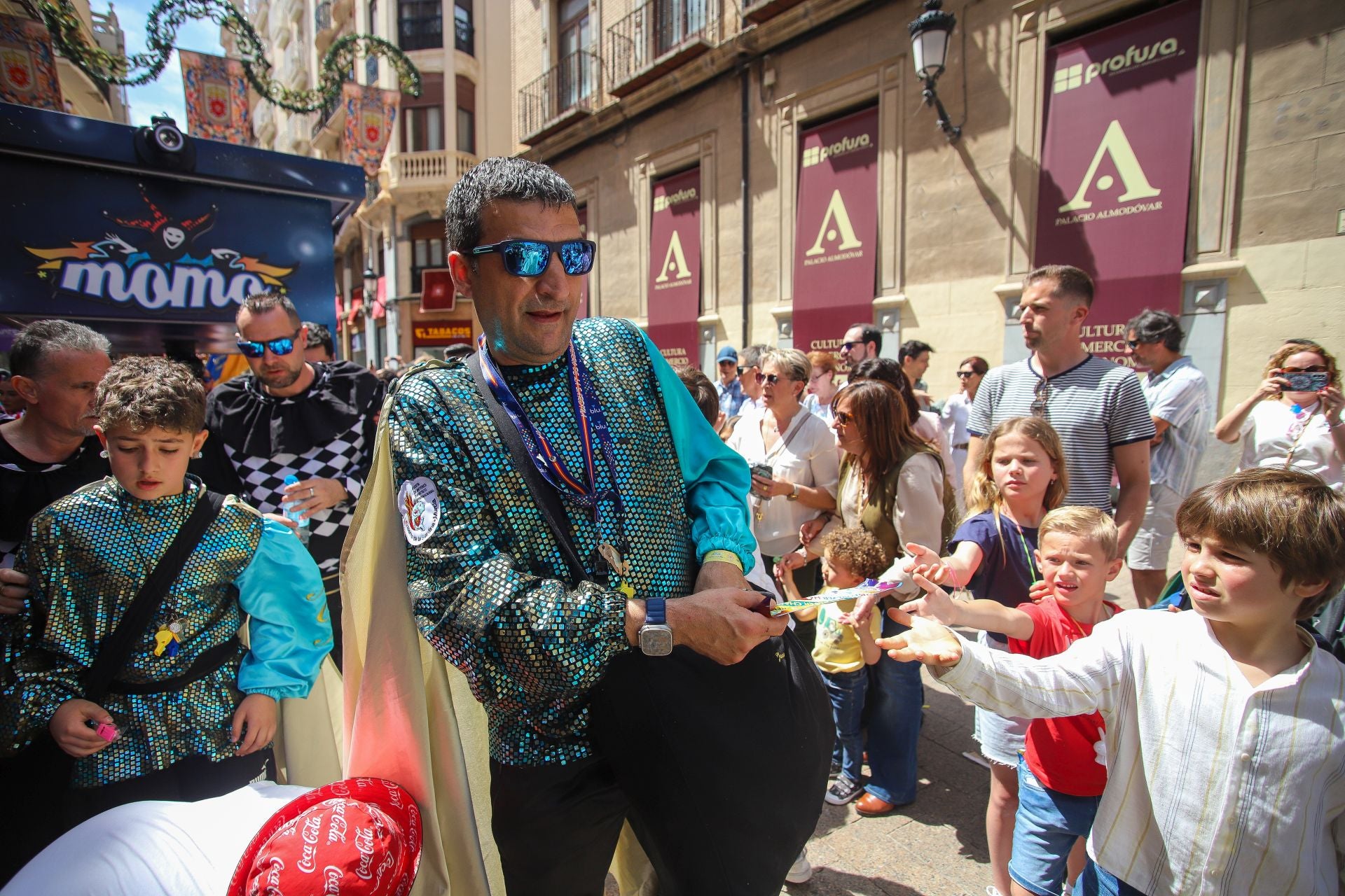 El penúltimo desfile antes de la quema de la Sardina, en imágenes