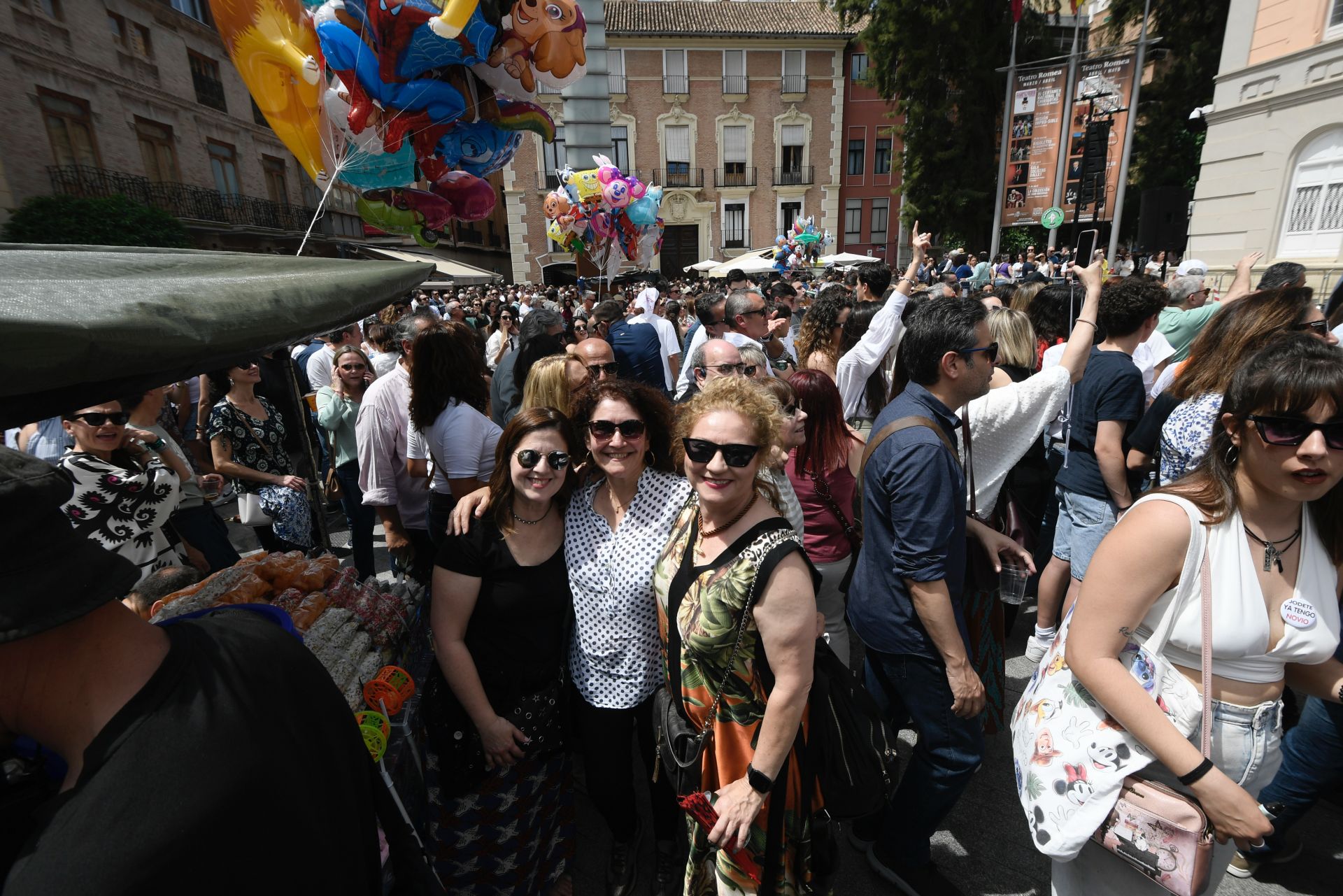 El ambiente durante los conciertos en la plaza Julián Romea, en imágenes